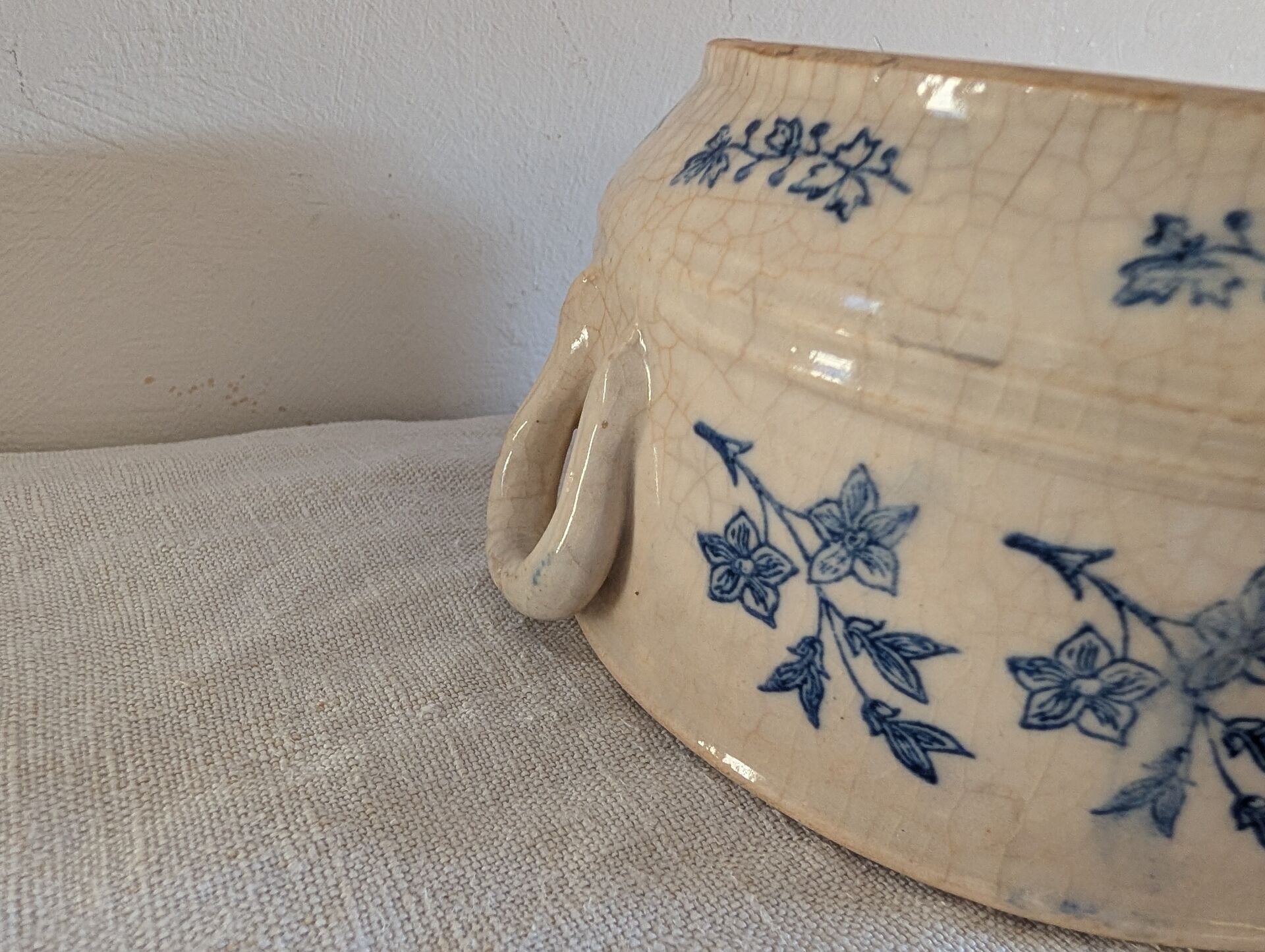 Cache-pot , vide poche en faïence vers 1900