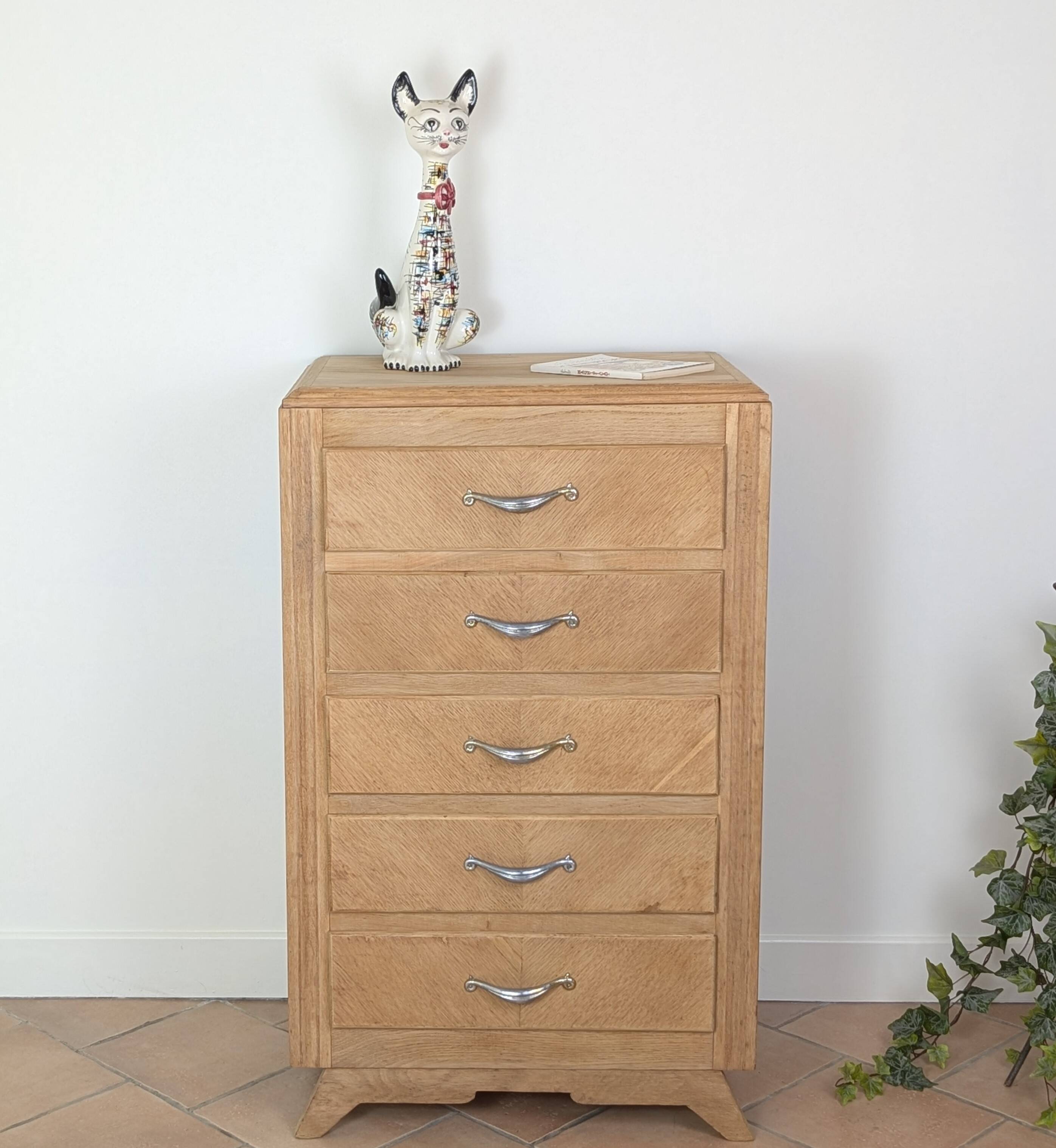 Chest of drawers