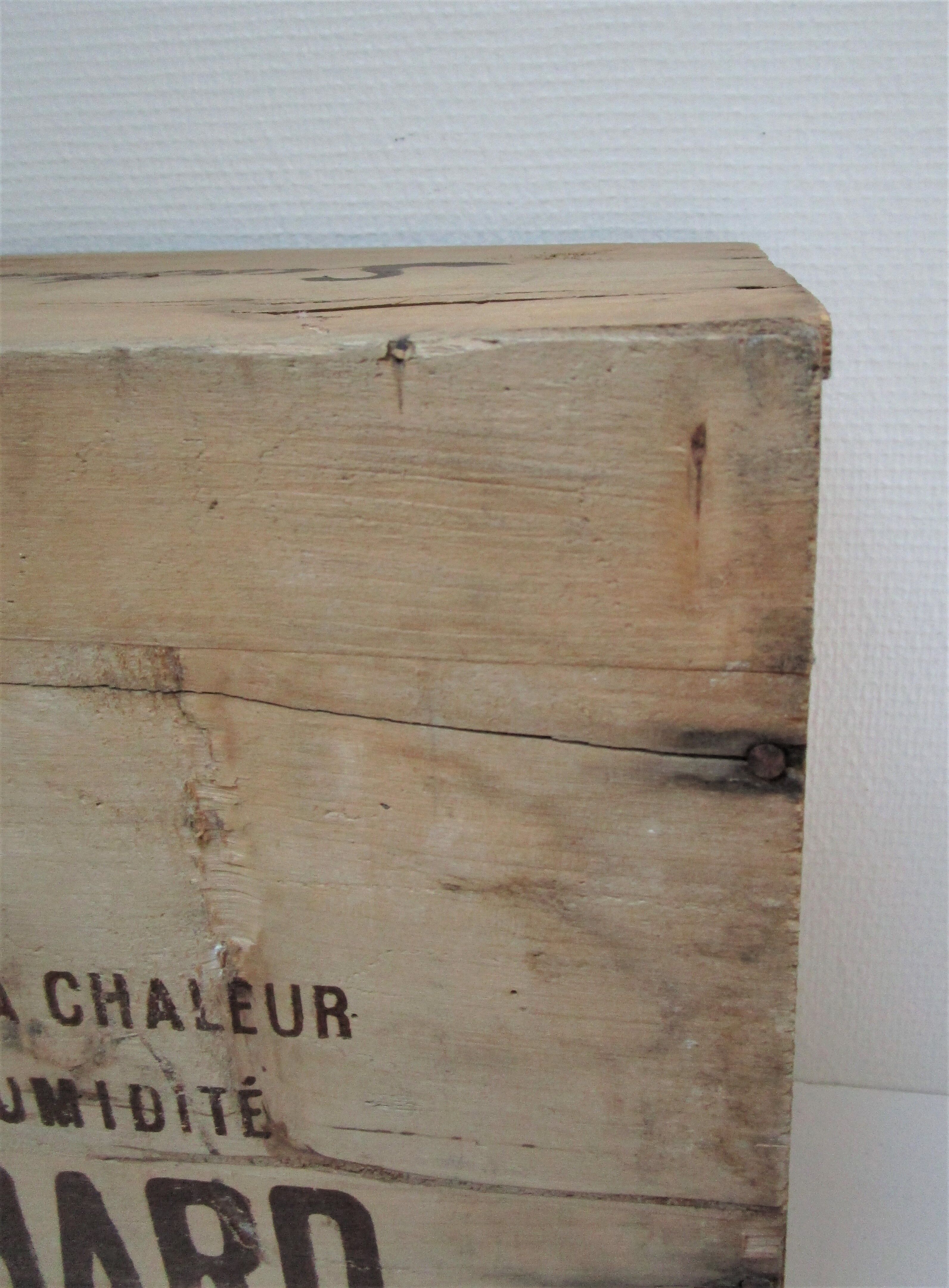 Vintage Skated Wood Case Suchard