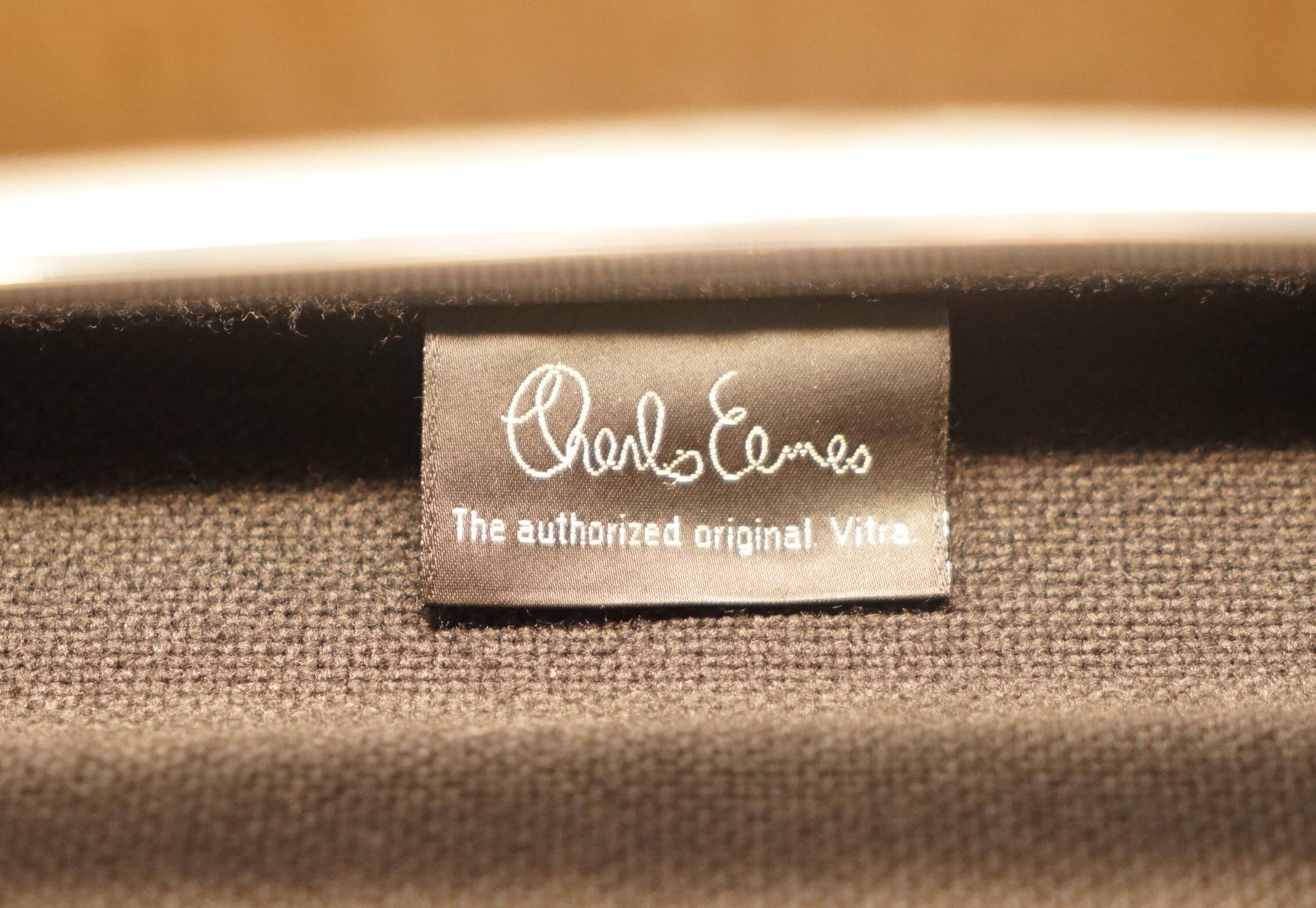 Charles & Ray Eames Vitra EA108 Hopsak swivel office chair