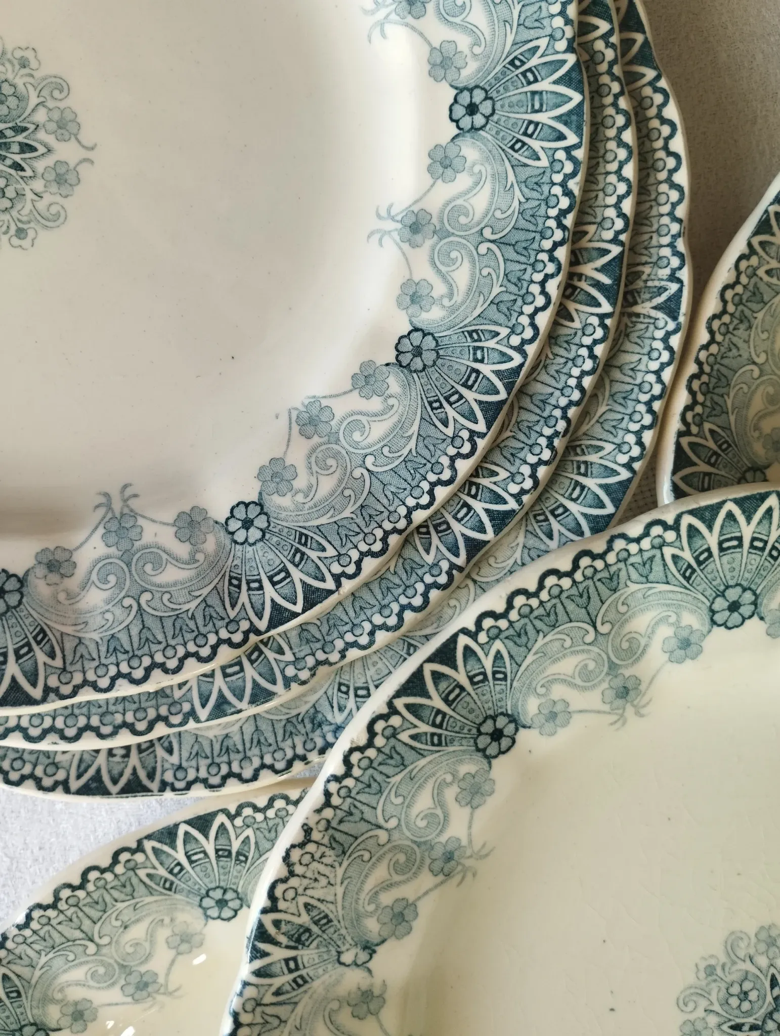 6 flat plates in earthenware from HB Choisy-le-Roi "Henriette"