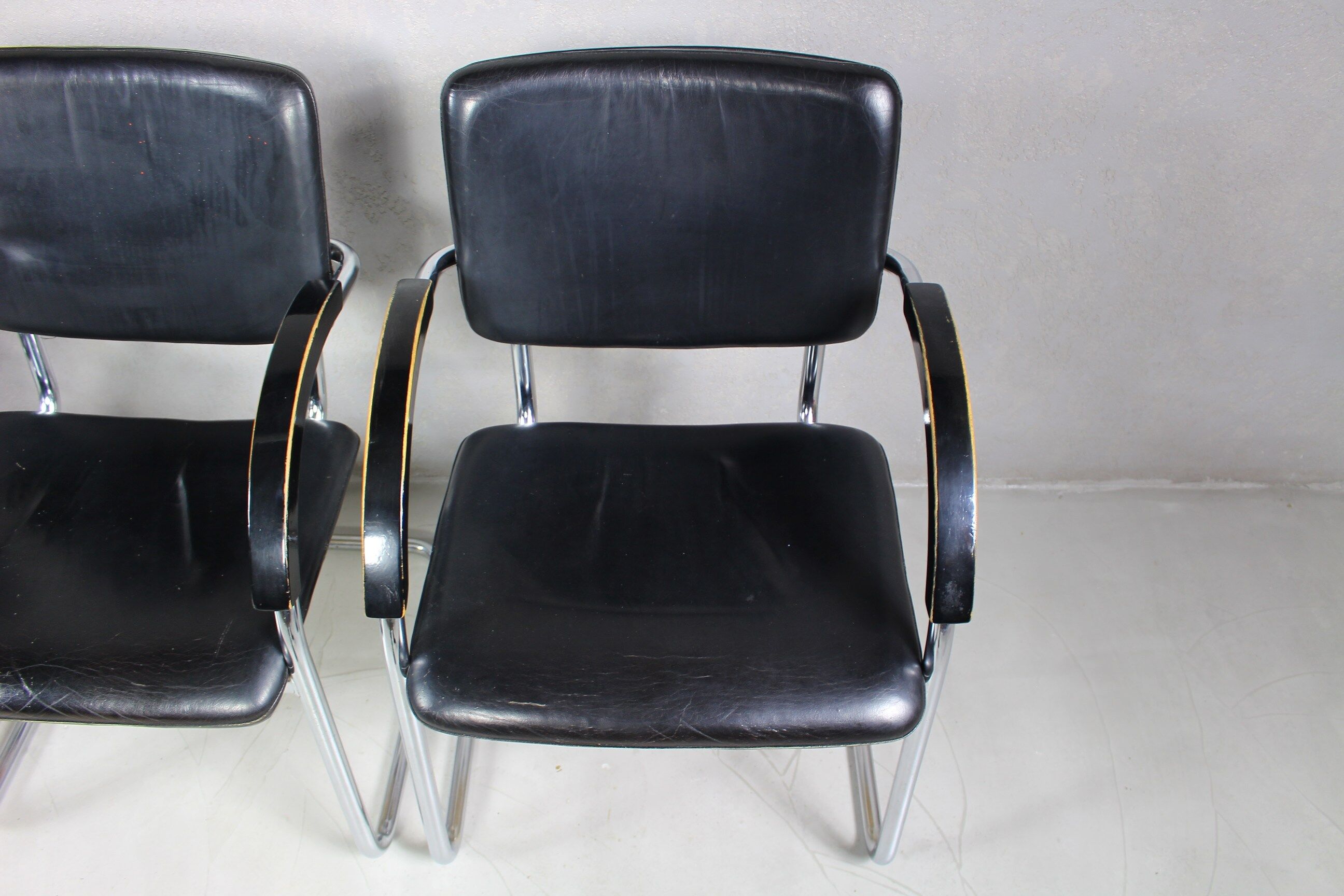 Set of 4 vintage tubular steel lounge chair