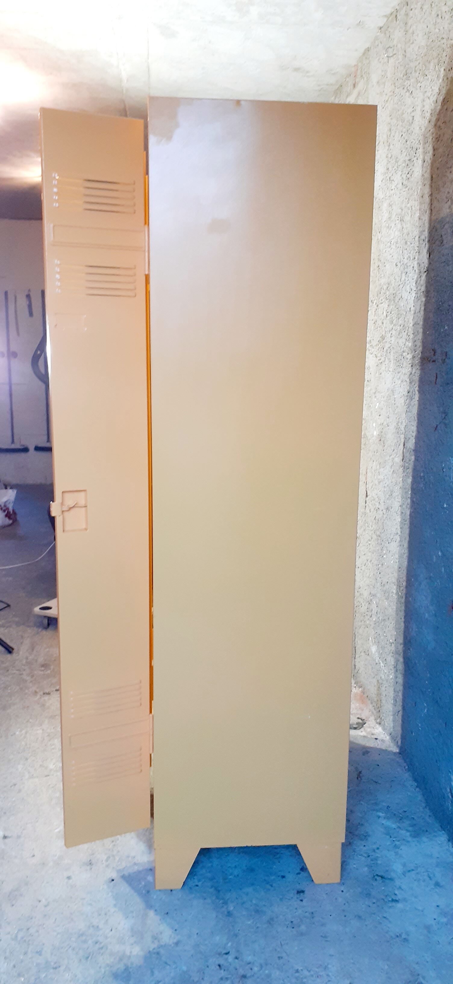 Industrial cloakroom