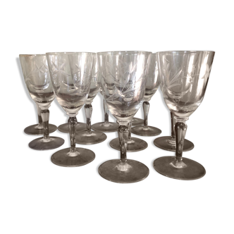 Lot of 12 crystal glasses engraved floral pattern