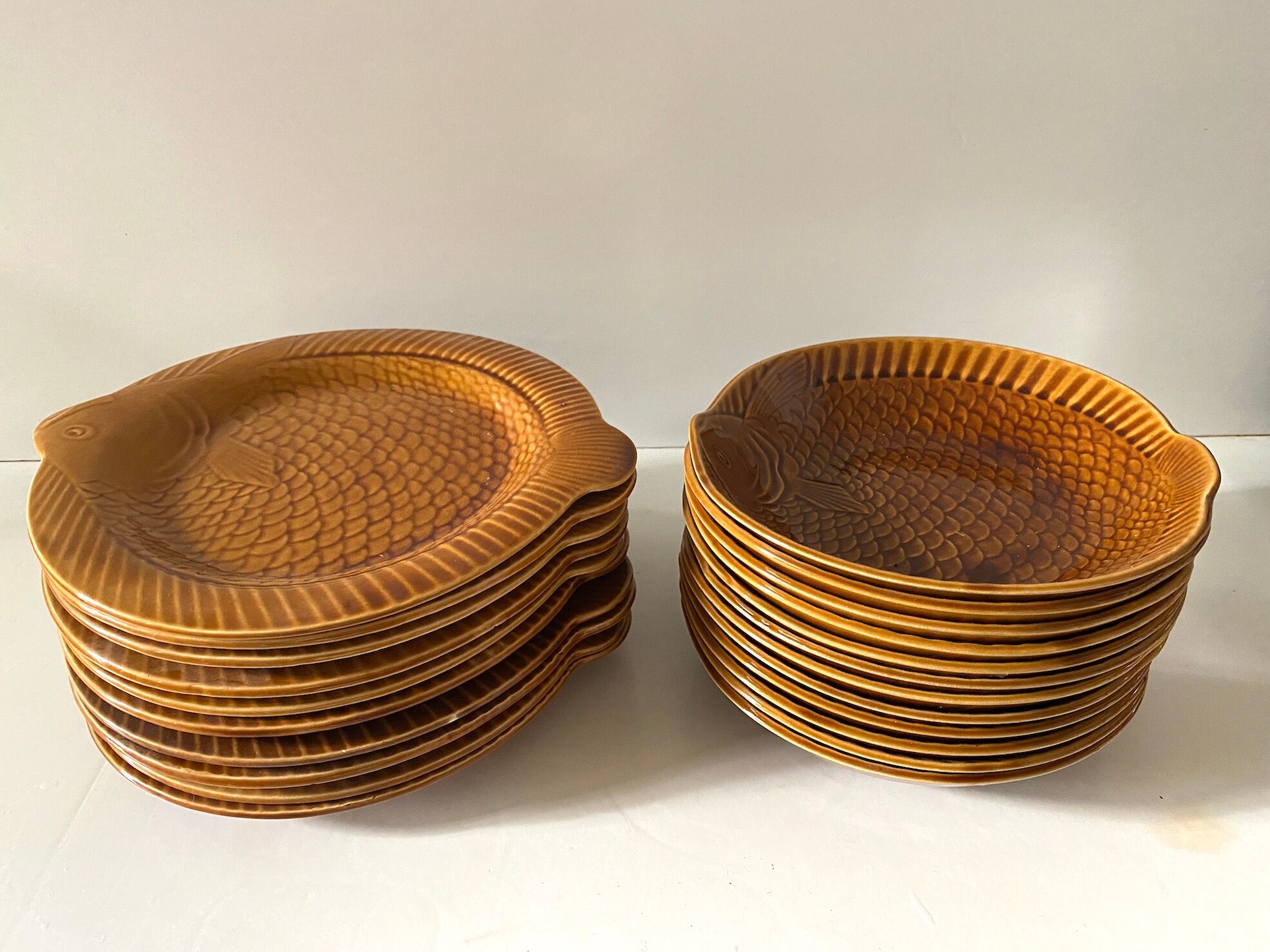 Fish service Sarreguemines vintage honey, 22 plates in total, hollow and flat