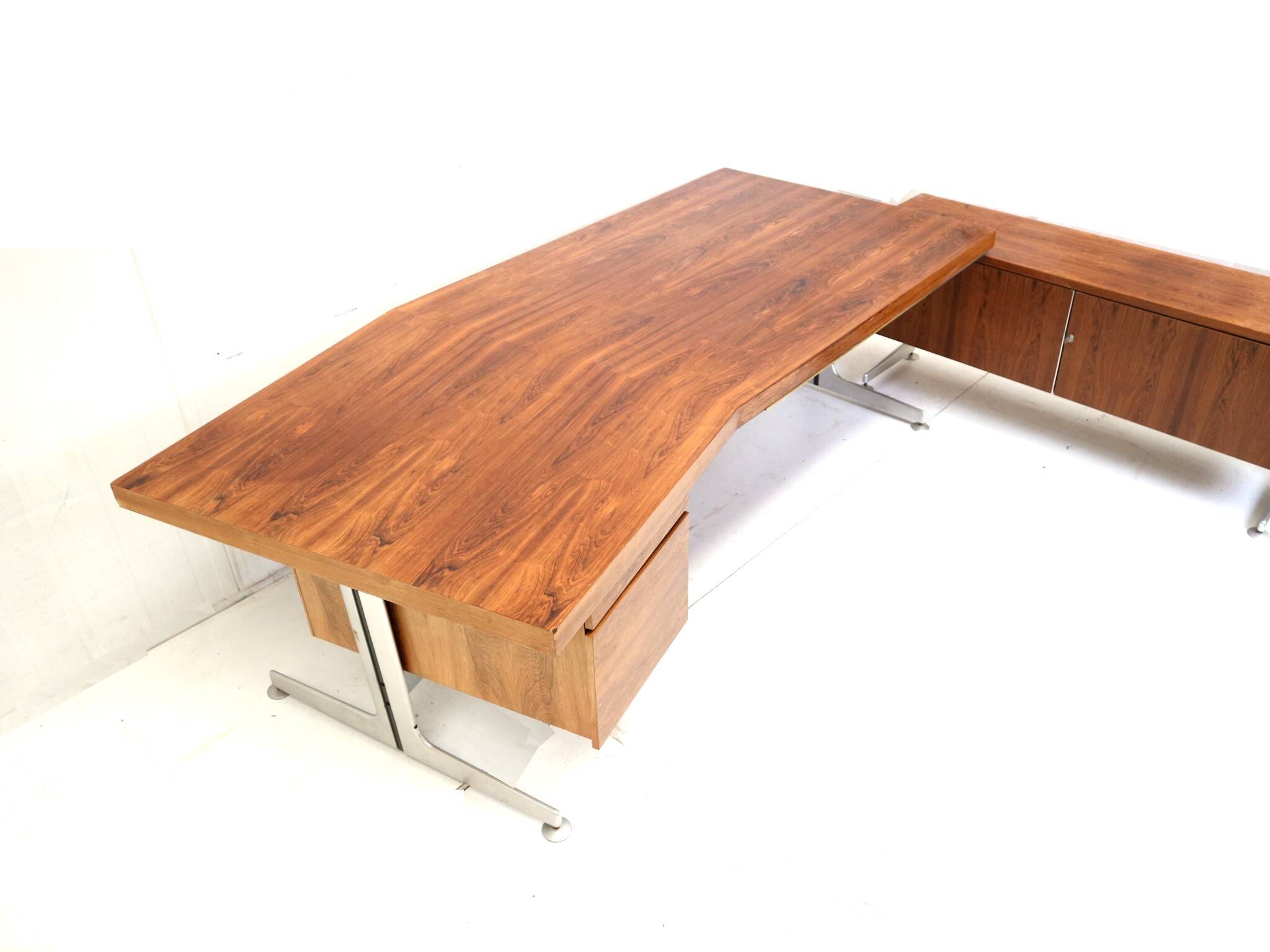 Large exclusive vintage rosewood corner desk by Voko made in the 1960s