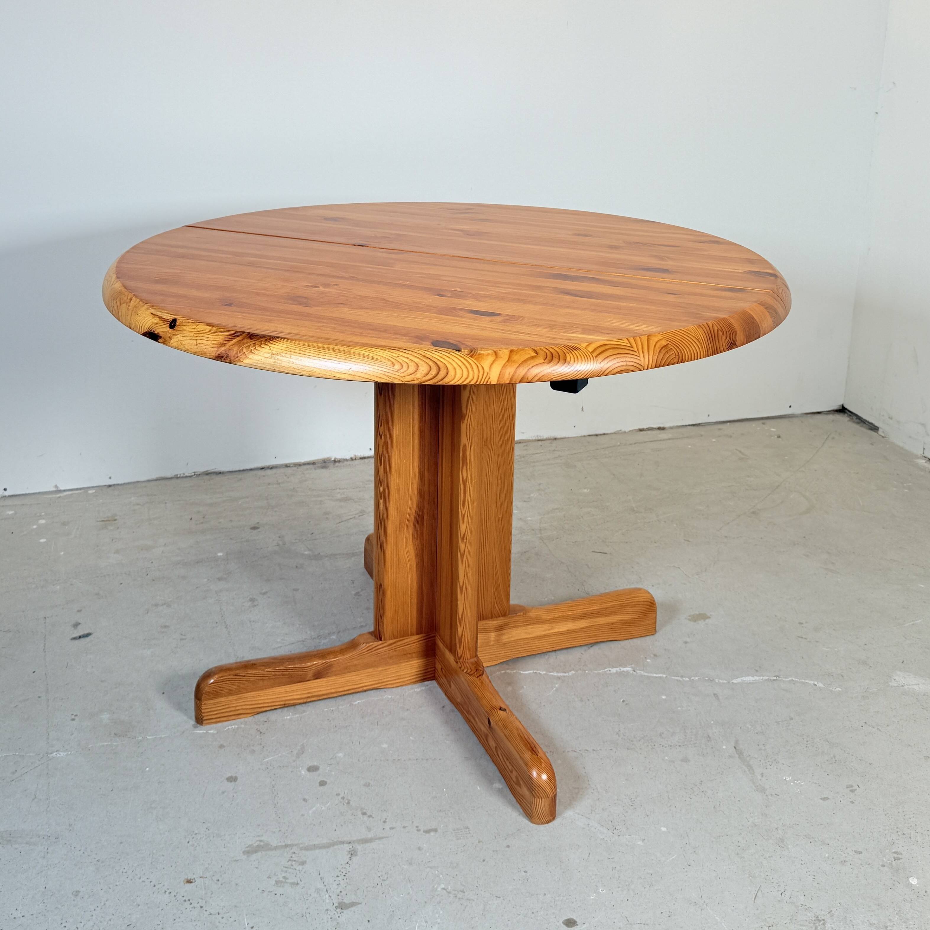 Table de salle à manger ovale extensible en pin de style danois