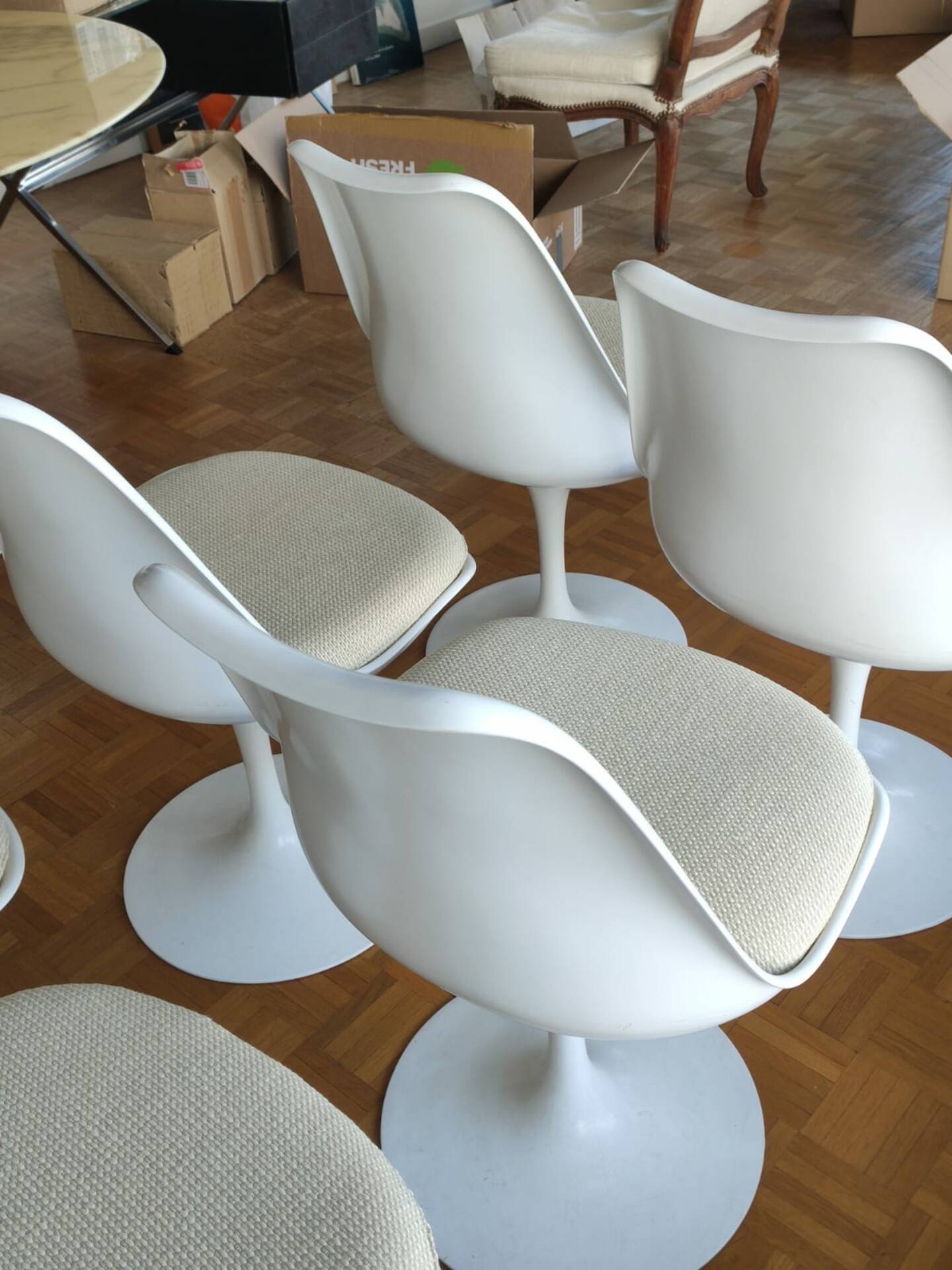 Tulip table and chair set Knoll