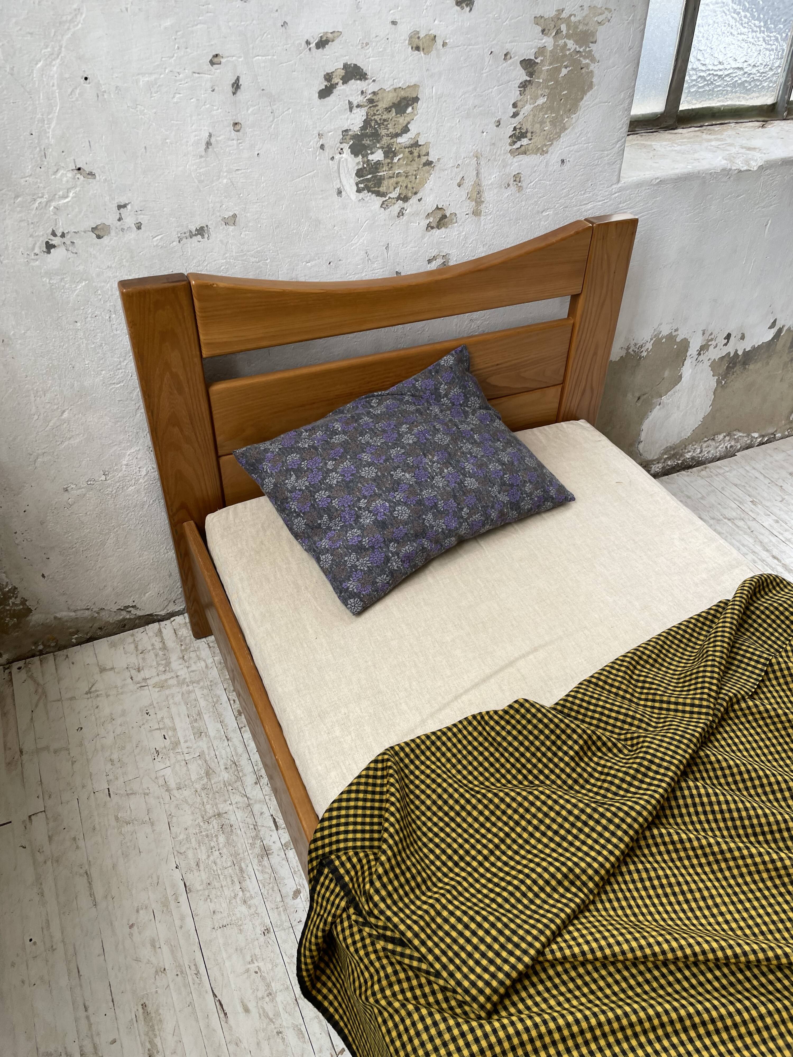 Maison Regain solid single bed