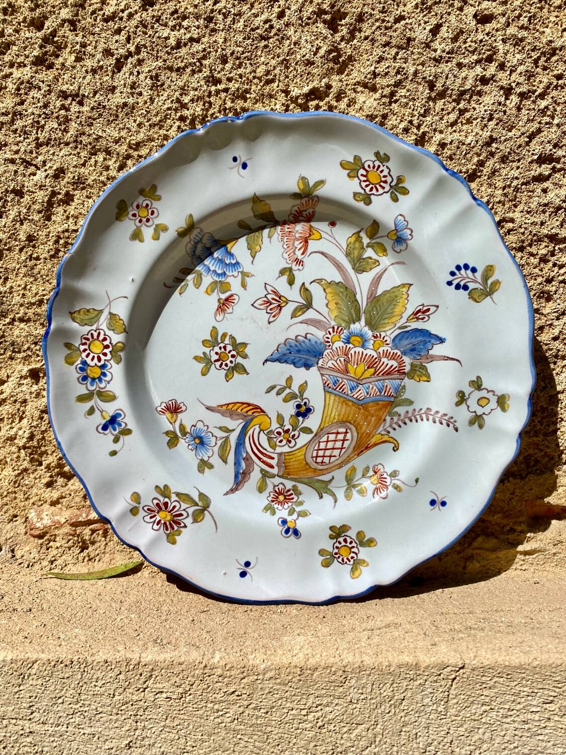 Assiette ancienne en céramique type de Rouen