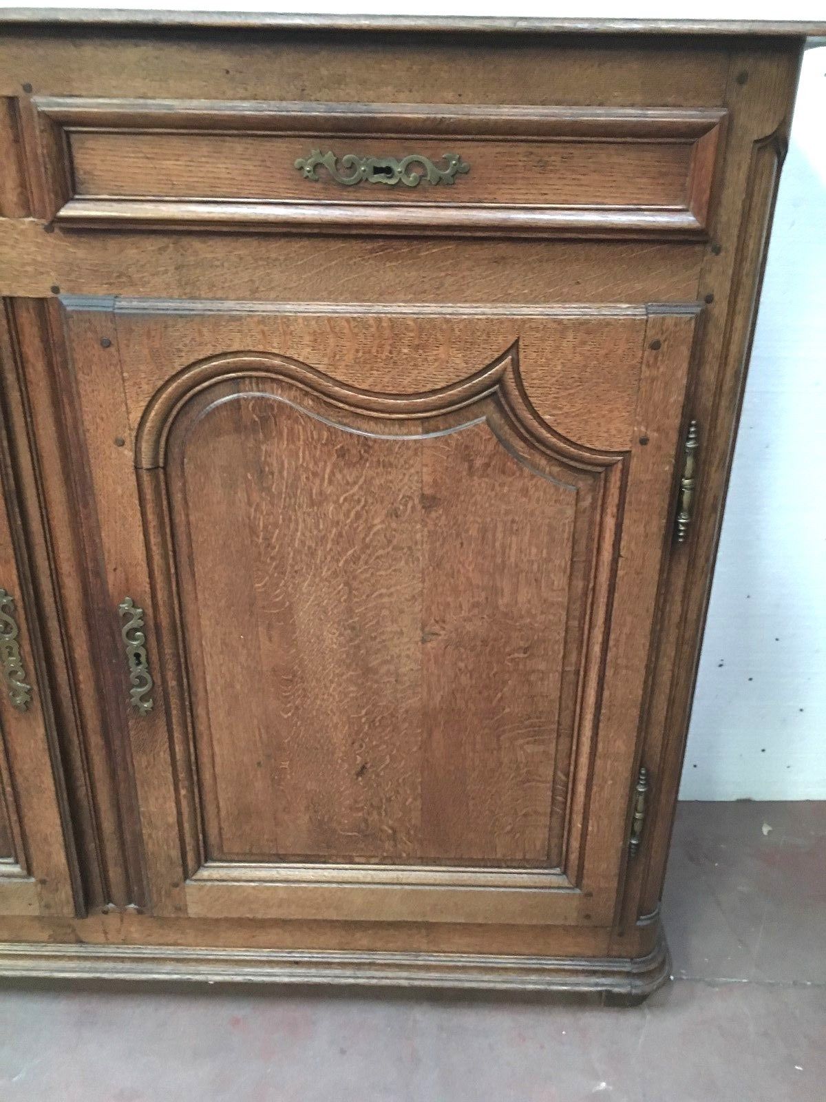 Rustic buffet 18th century support