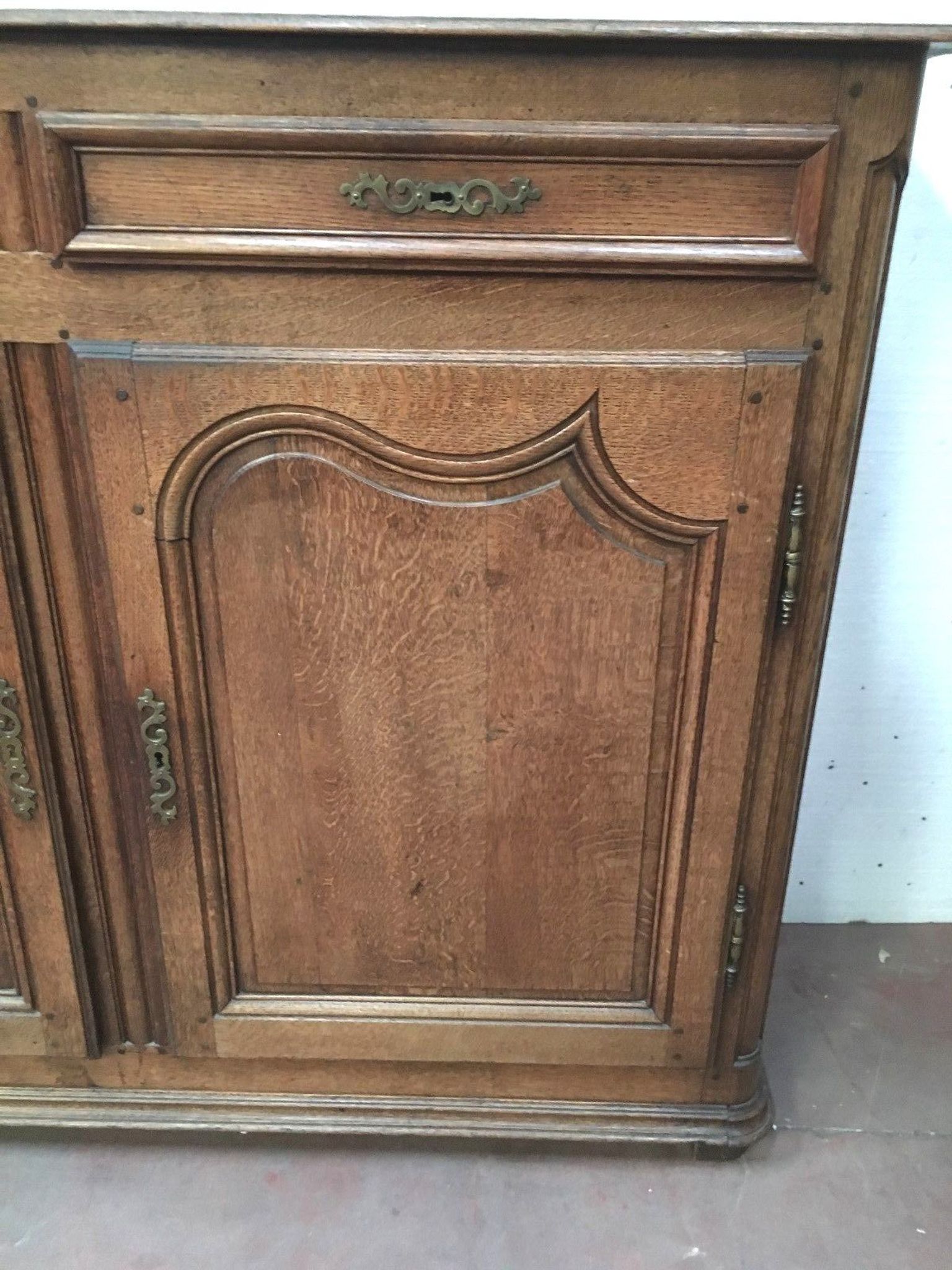 Rustic buffet 18th century support