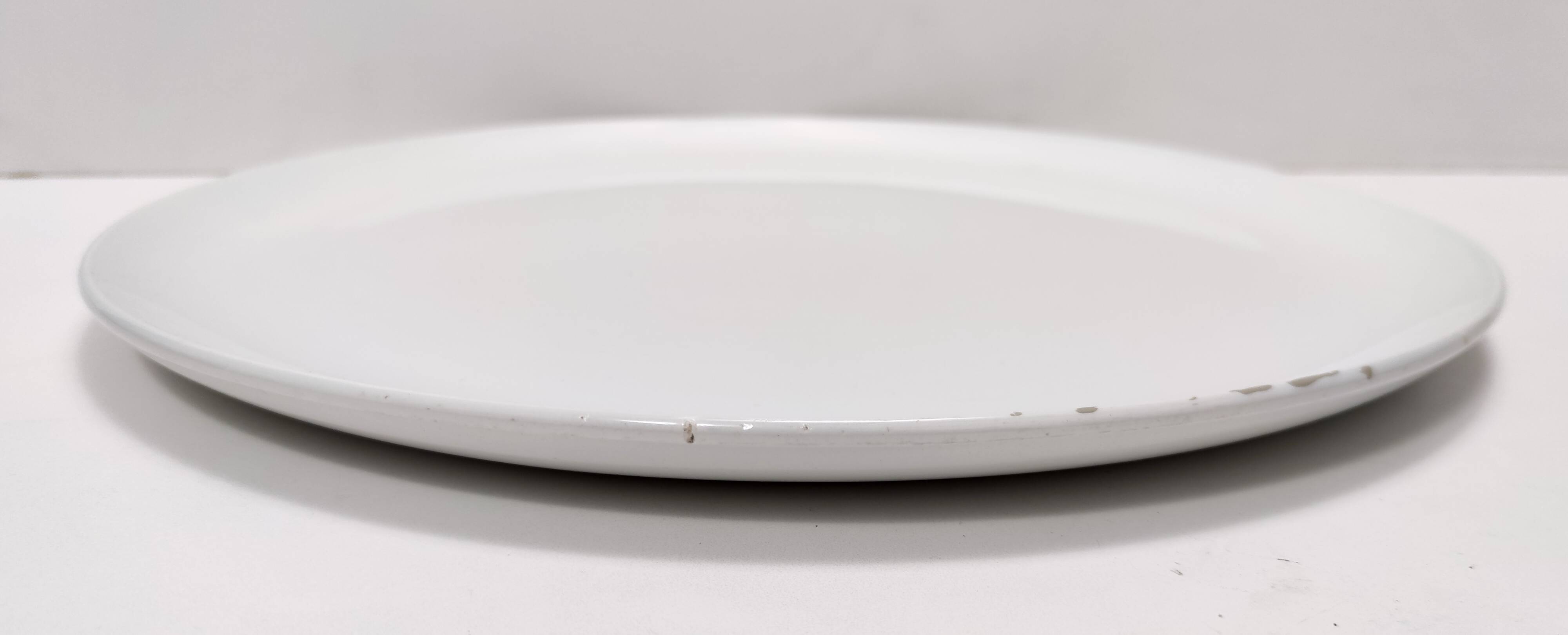 White Lacquered Ceramic Dessert Plate by Ginori Ascribable to Gio Ponti, Italy