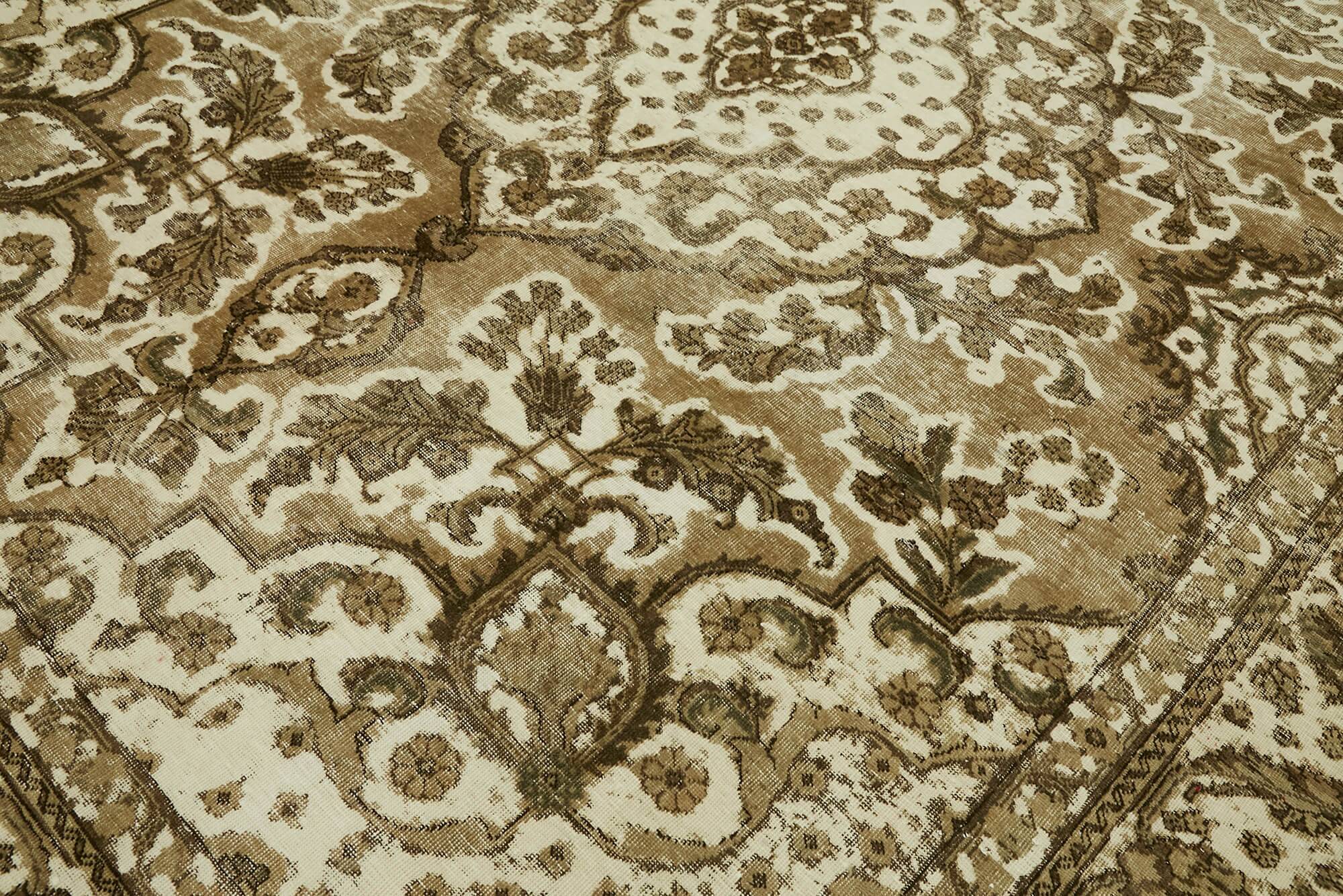 1970s 285 cm x 385 cm beige wool carpet