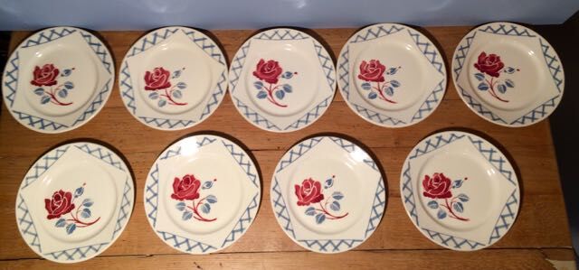 Suite de 9 assiettes à dessert Badonvillers
