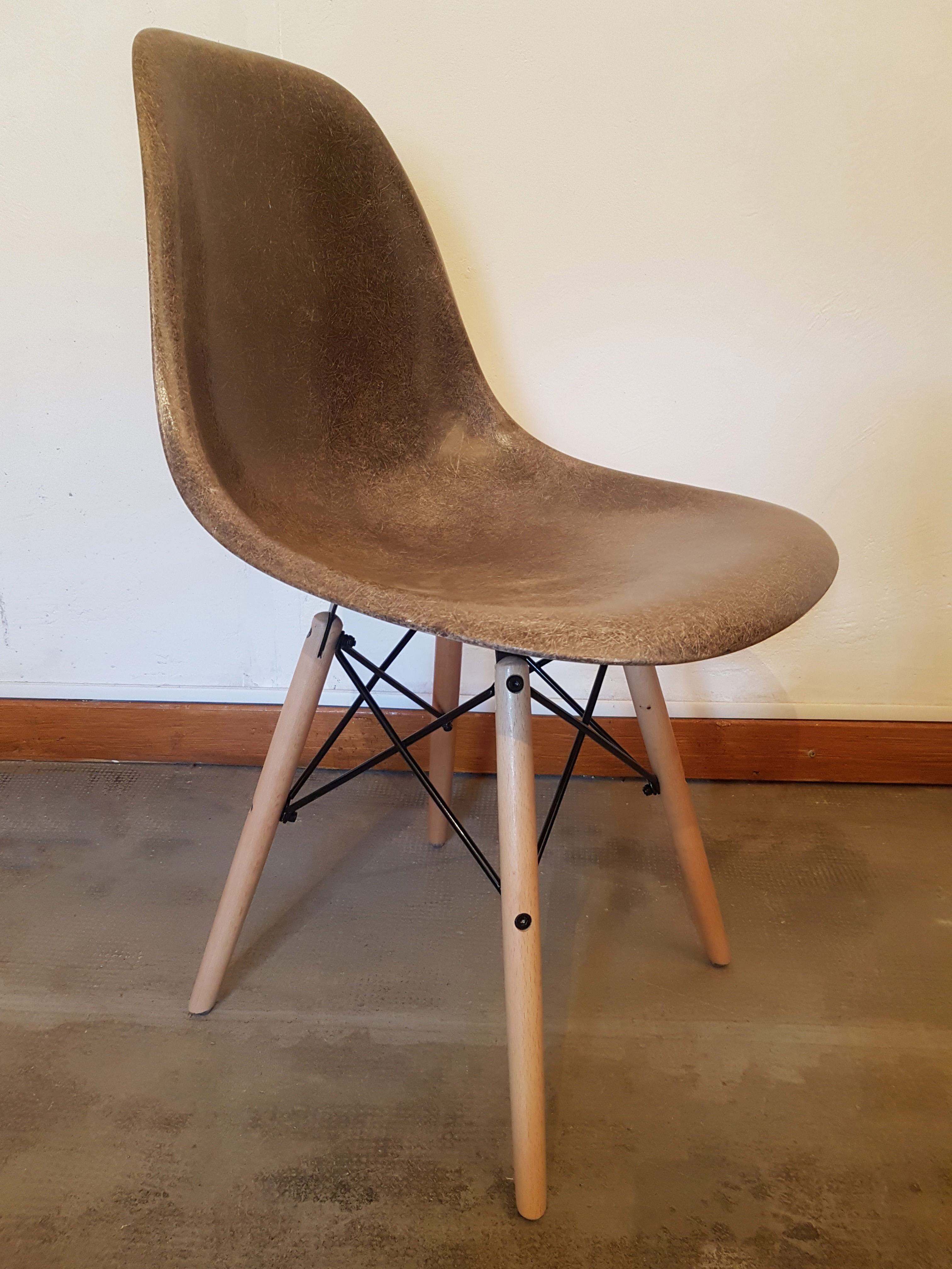 4 DSW chairs by Charles and Ray Eames for Herman Miller