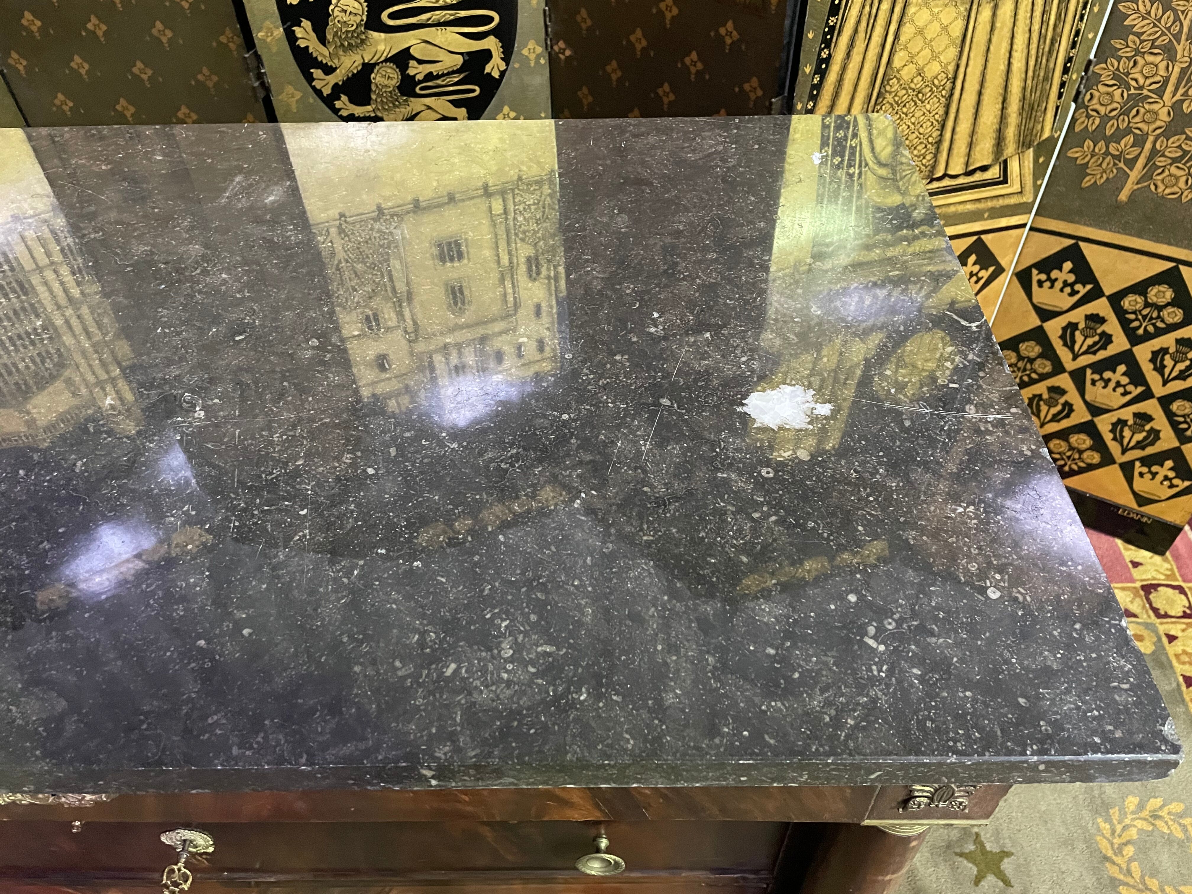 Empire period chest of drawers in mahogany and mahogany veneer