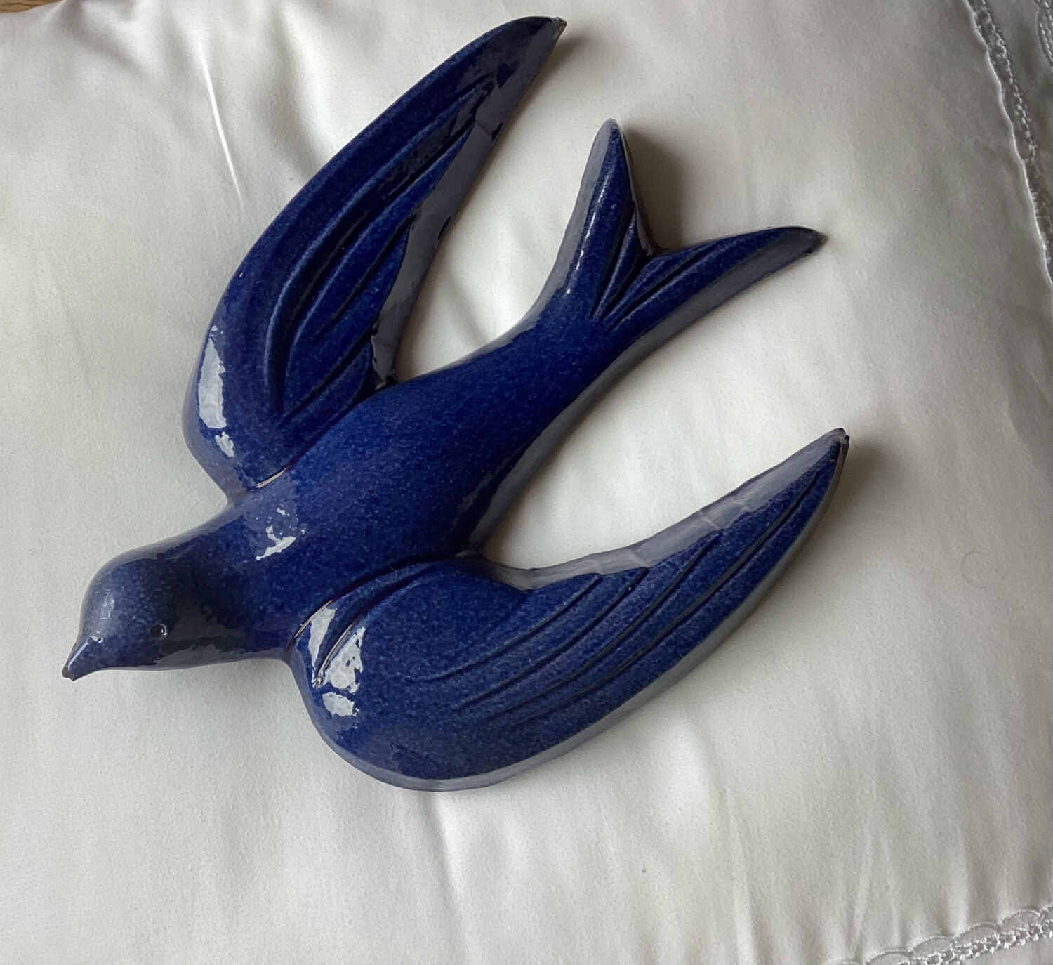 Glazed terracotta swallow clarous