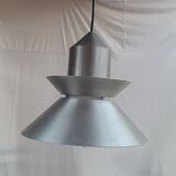 Metal and opaline suspension