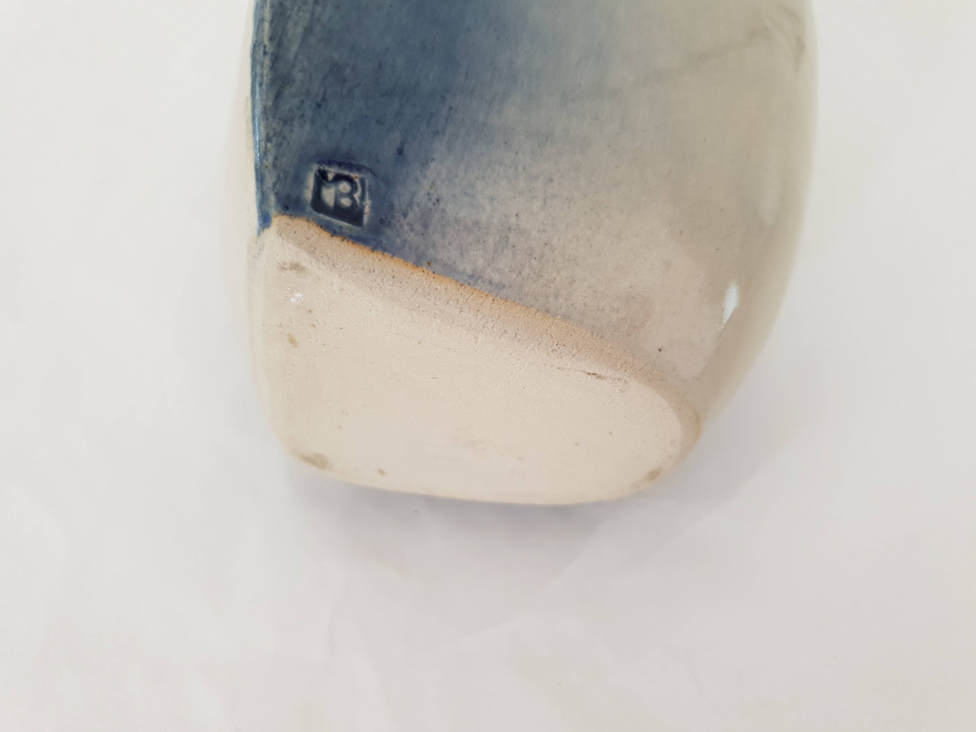 Modern design ceramic vase - Signed MB (Signature to be identified)