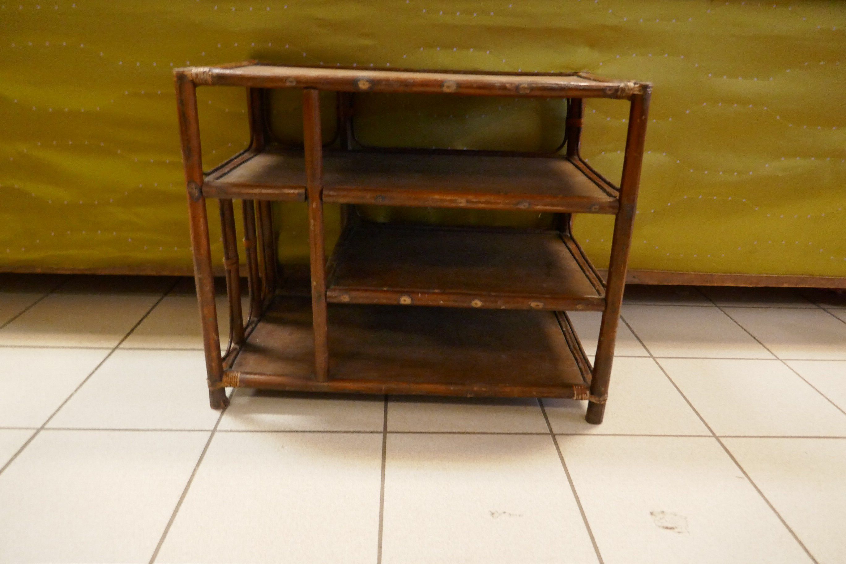 Meuble d’appoint en bambou