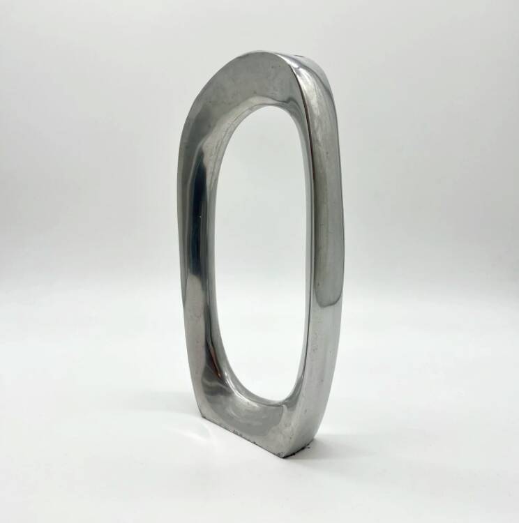 Vase sculptural en fonte d’aluminium — 1980s