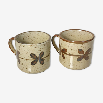 Lot de 2 tasses en grès décor fleuri