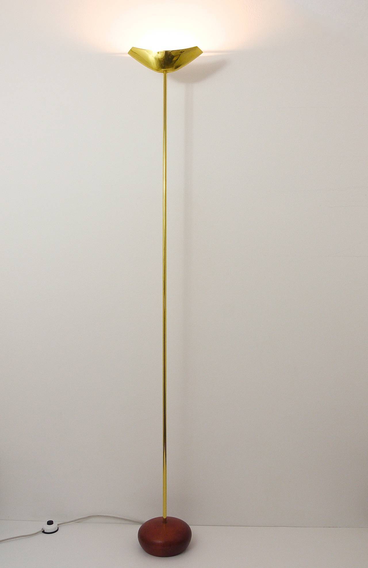 Postmodern floor lamp in brass and wood by Rodolfo Dordoni, Italy, 1980s.
