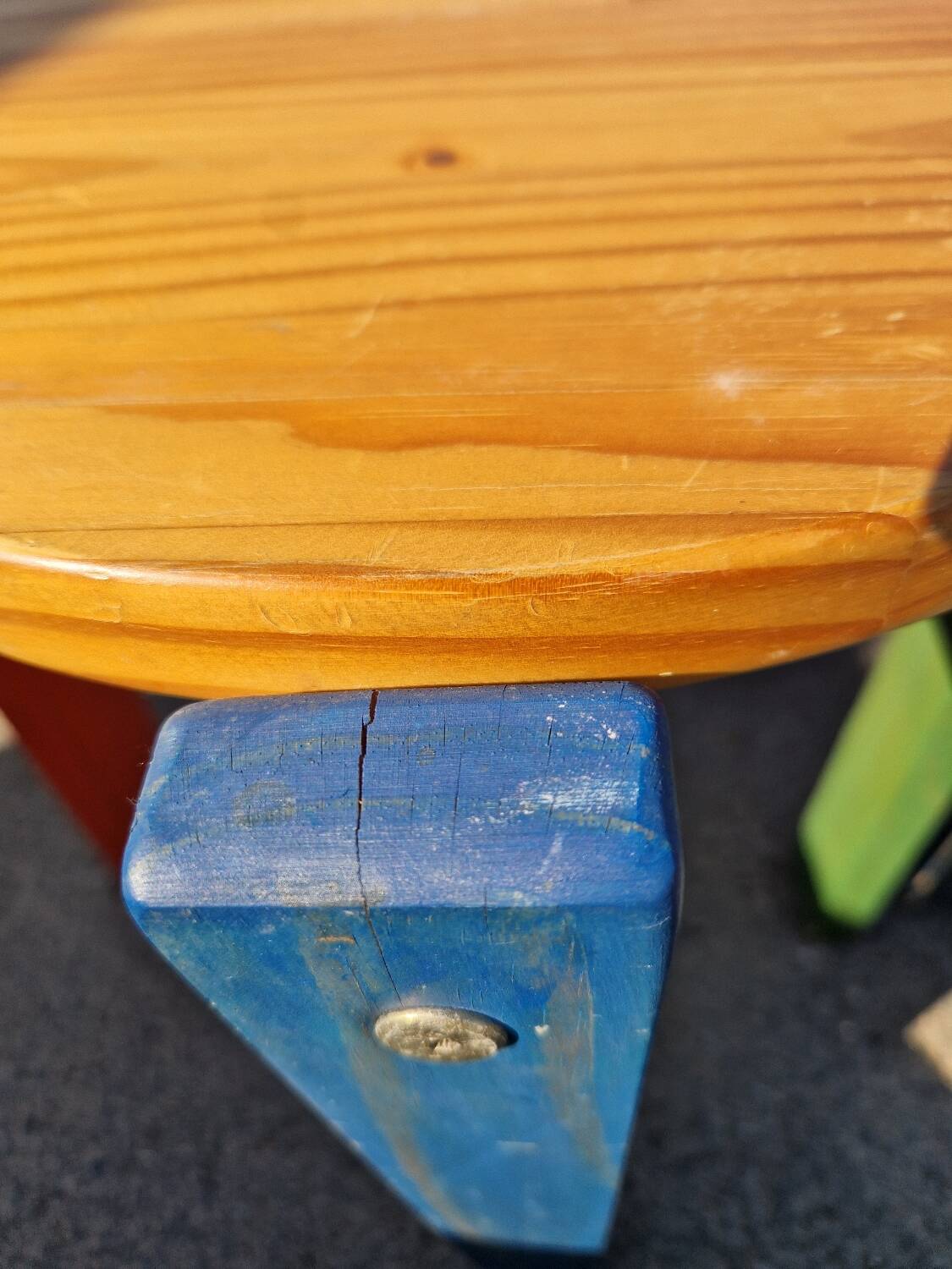 Set of 3 stackable pine stools