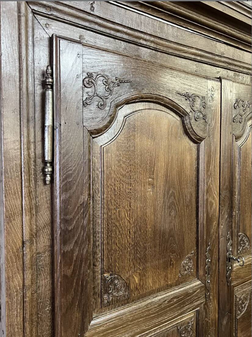 Louis XV carved wooden wardrobe from the 18th century