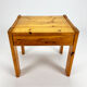 Table d’appoint en bois de pin années 1970