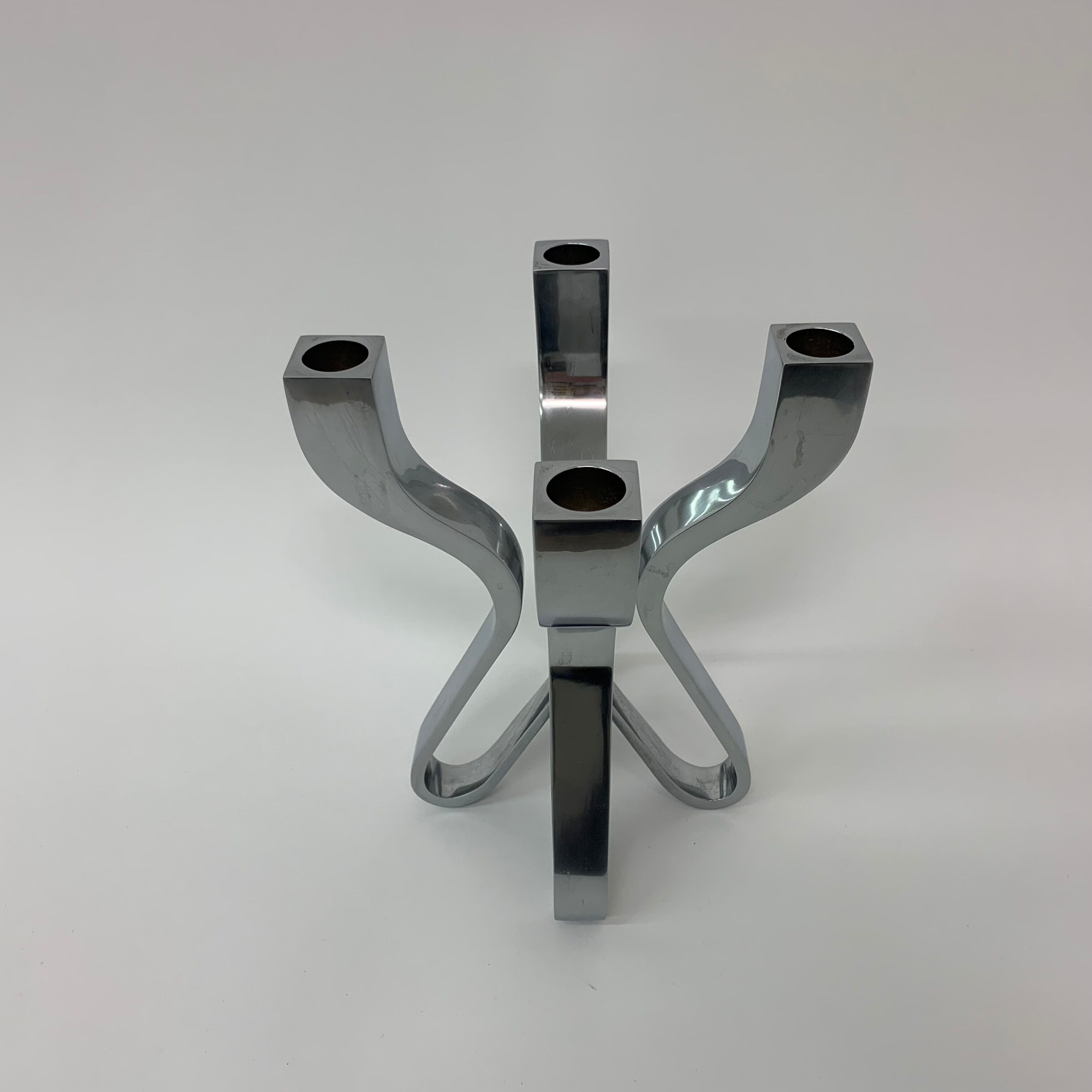 A chromed metal candle-holder "Chorus", design Karim Rashid, executed by Umbra / USA 2002