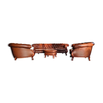 Canapé, 2 fauteuils et un repose-pied Chesterfield 206 en bois noyer et cuir épais capitonné brun Bulgaro