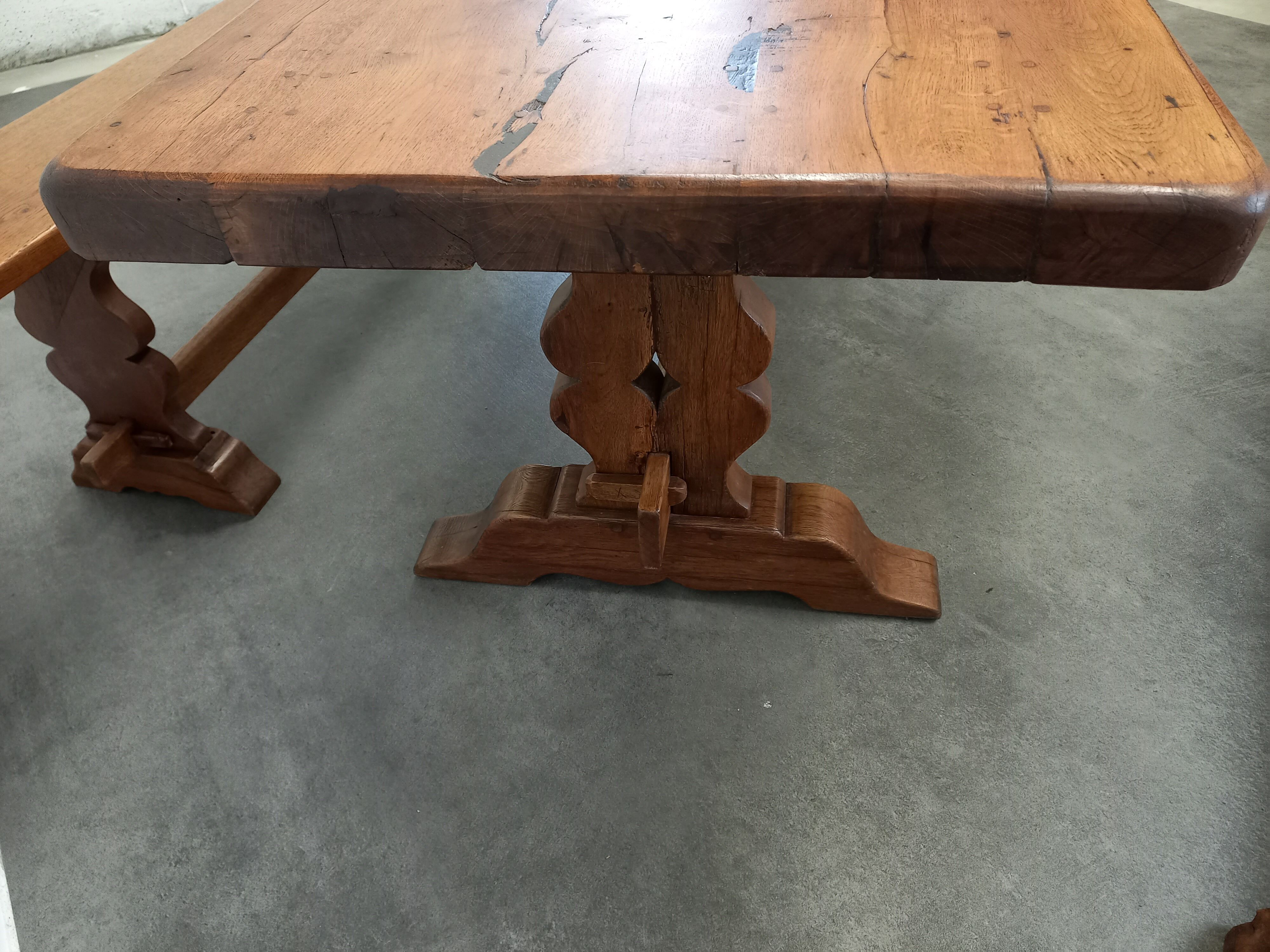 Farmhouse table and its 2 benches