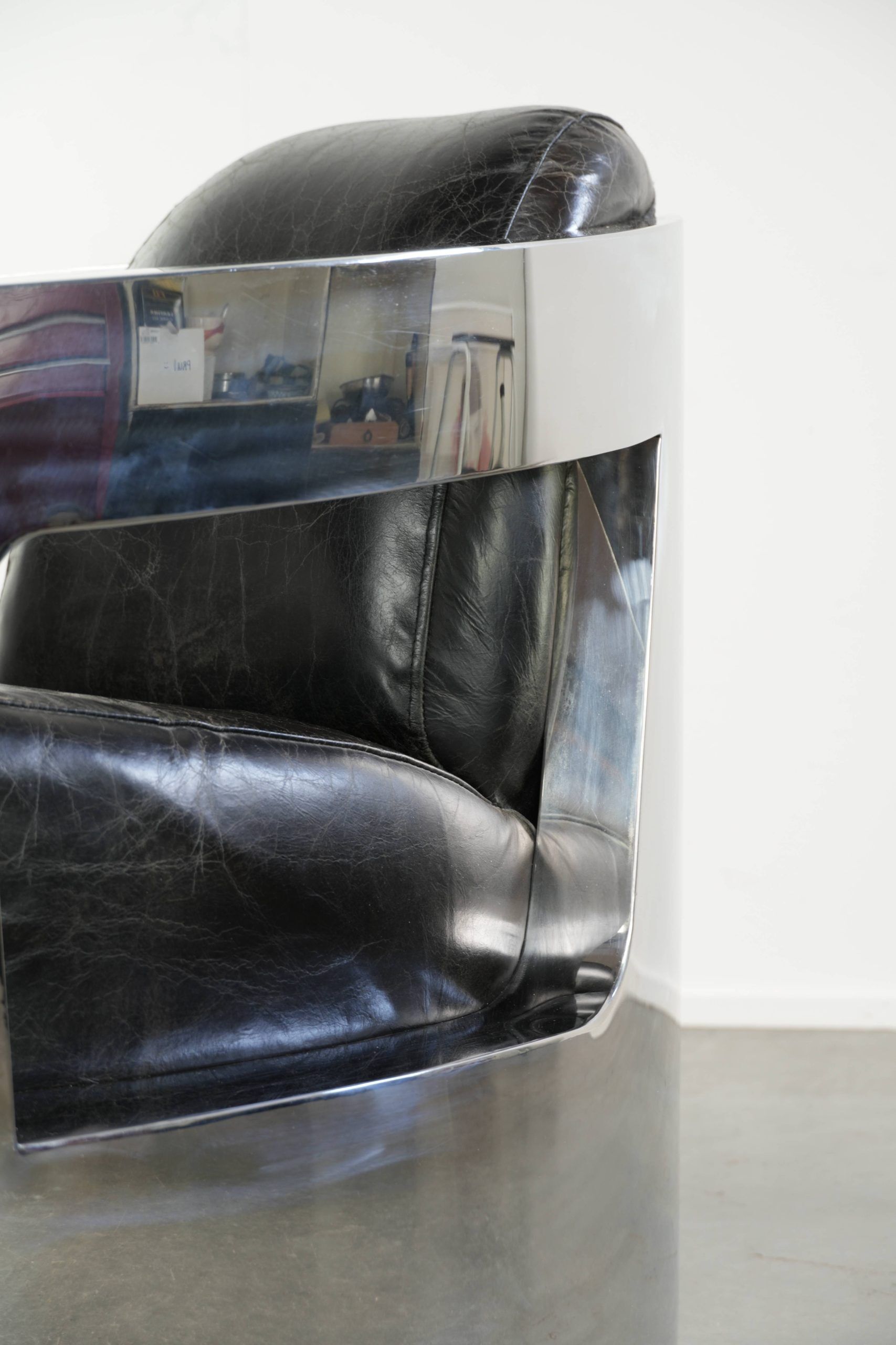 Vintage aviator design armchair in cowhide leather with aluminium