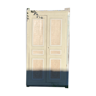 Double closet door