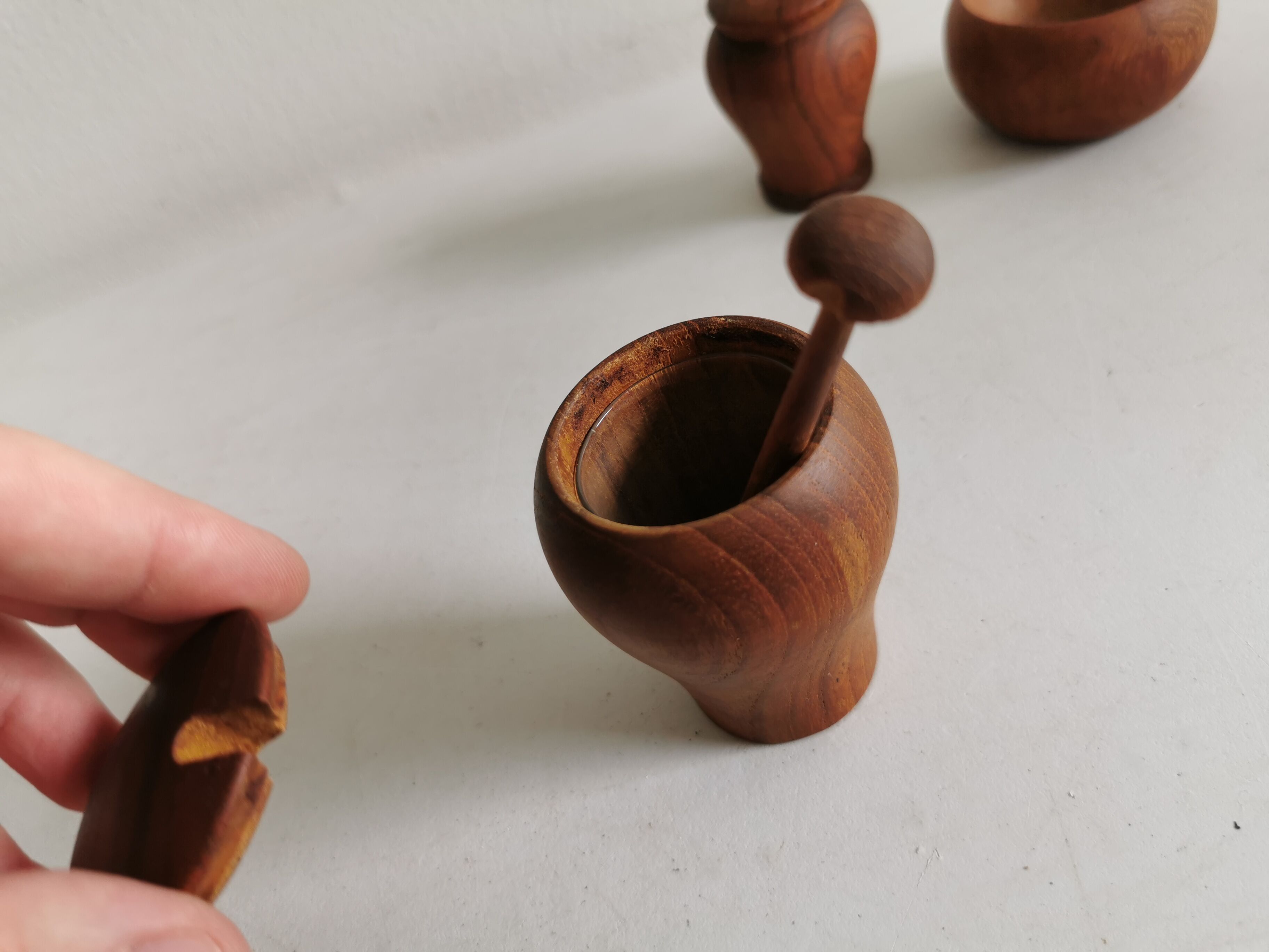 Small, beautiful lot consisting of a salt cellar, pepper shaker and honey jar.