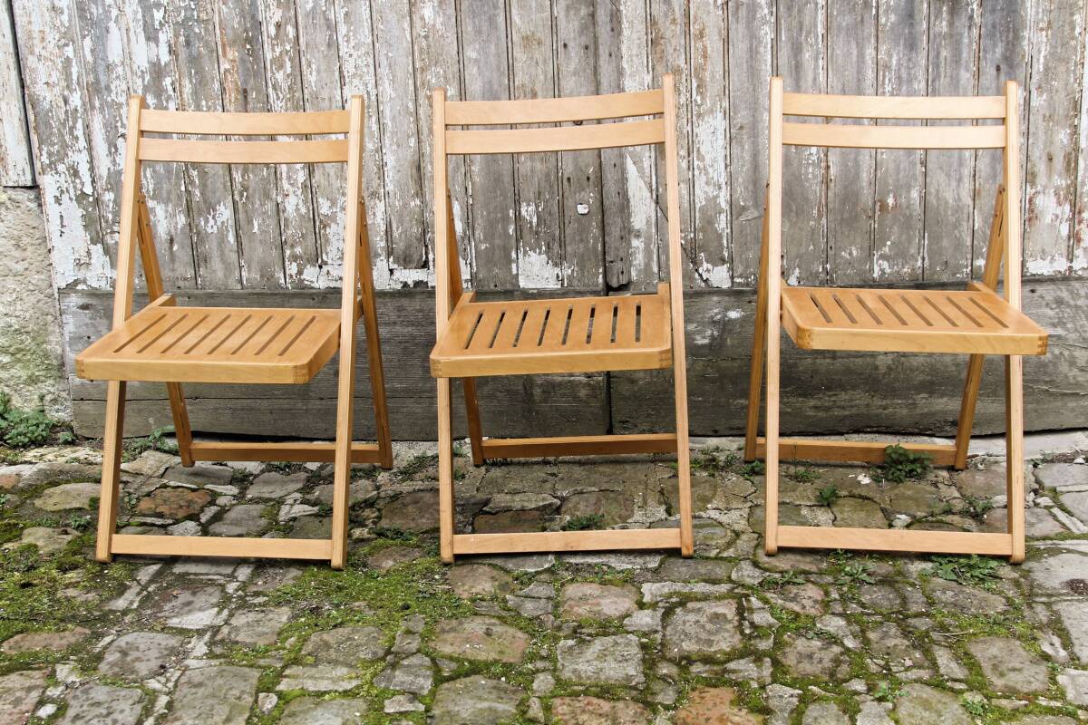 Set of 6 wooden folding chairs