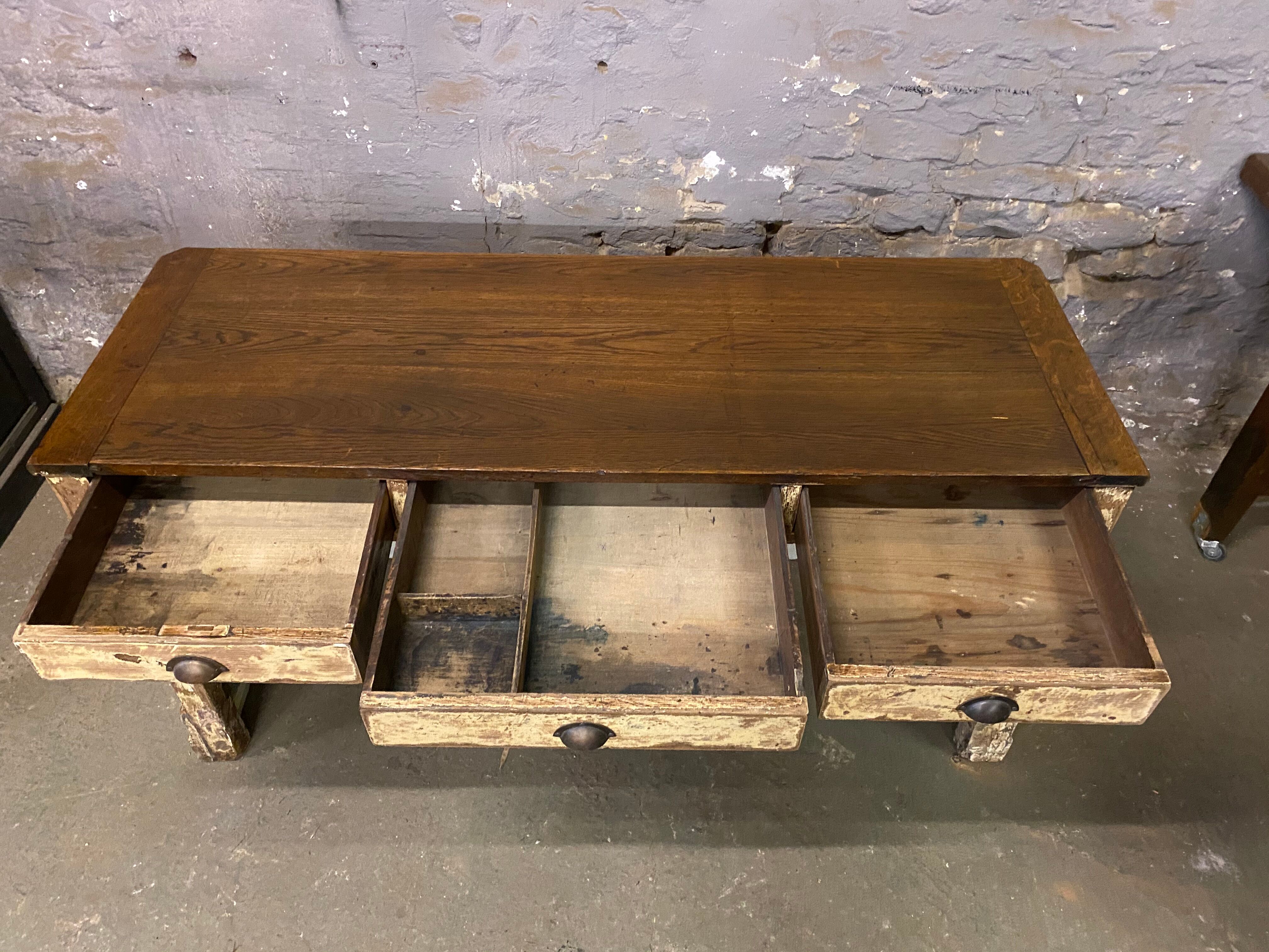 Ancien comptoir patiné