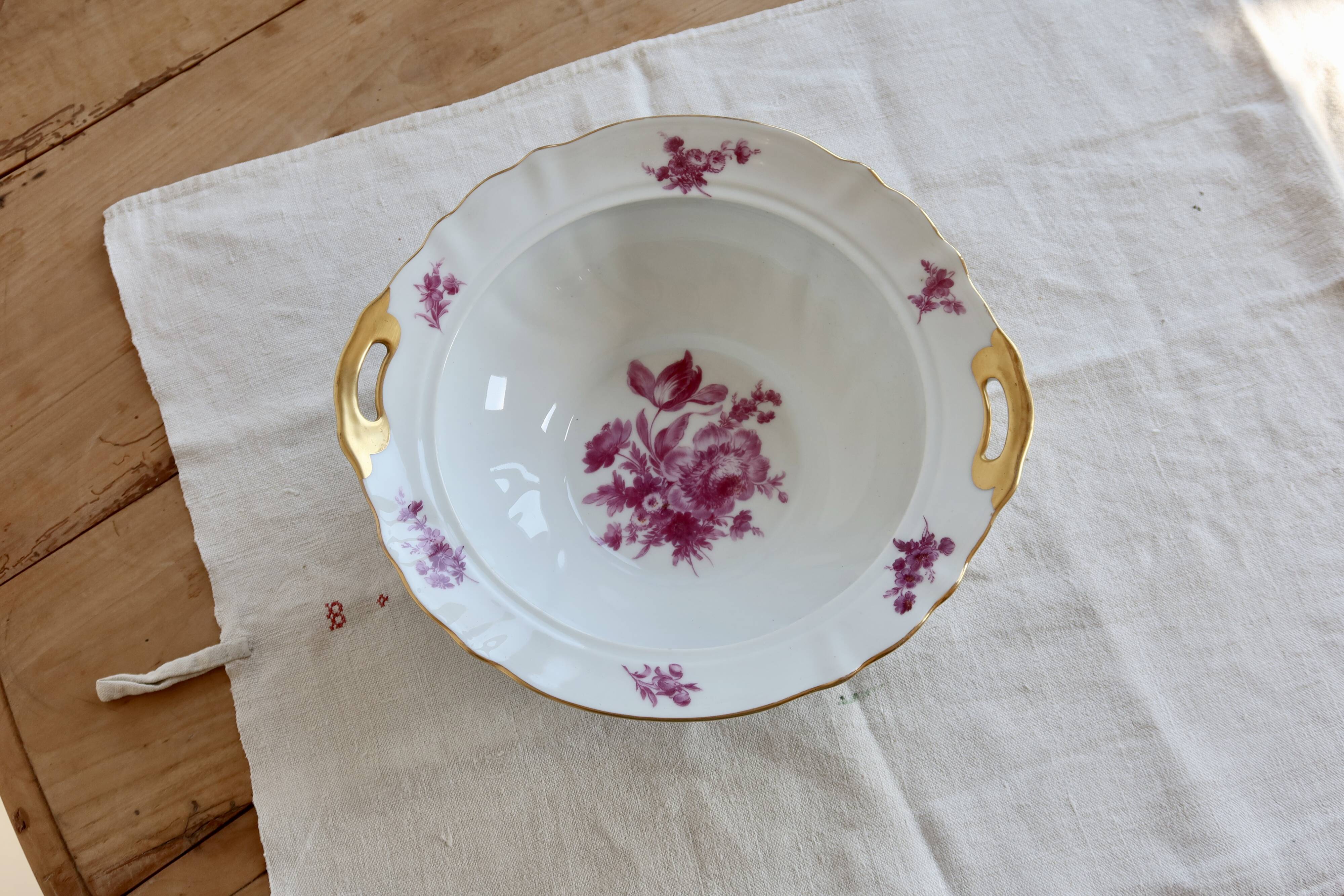 Vintage salad bowl in Limoges porcelain by Ahrenfeld – Pink floral decoration