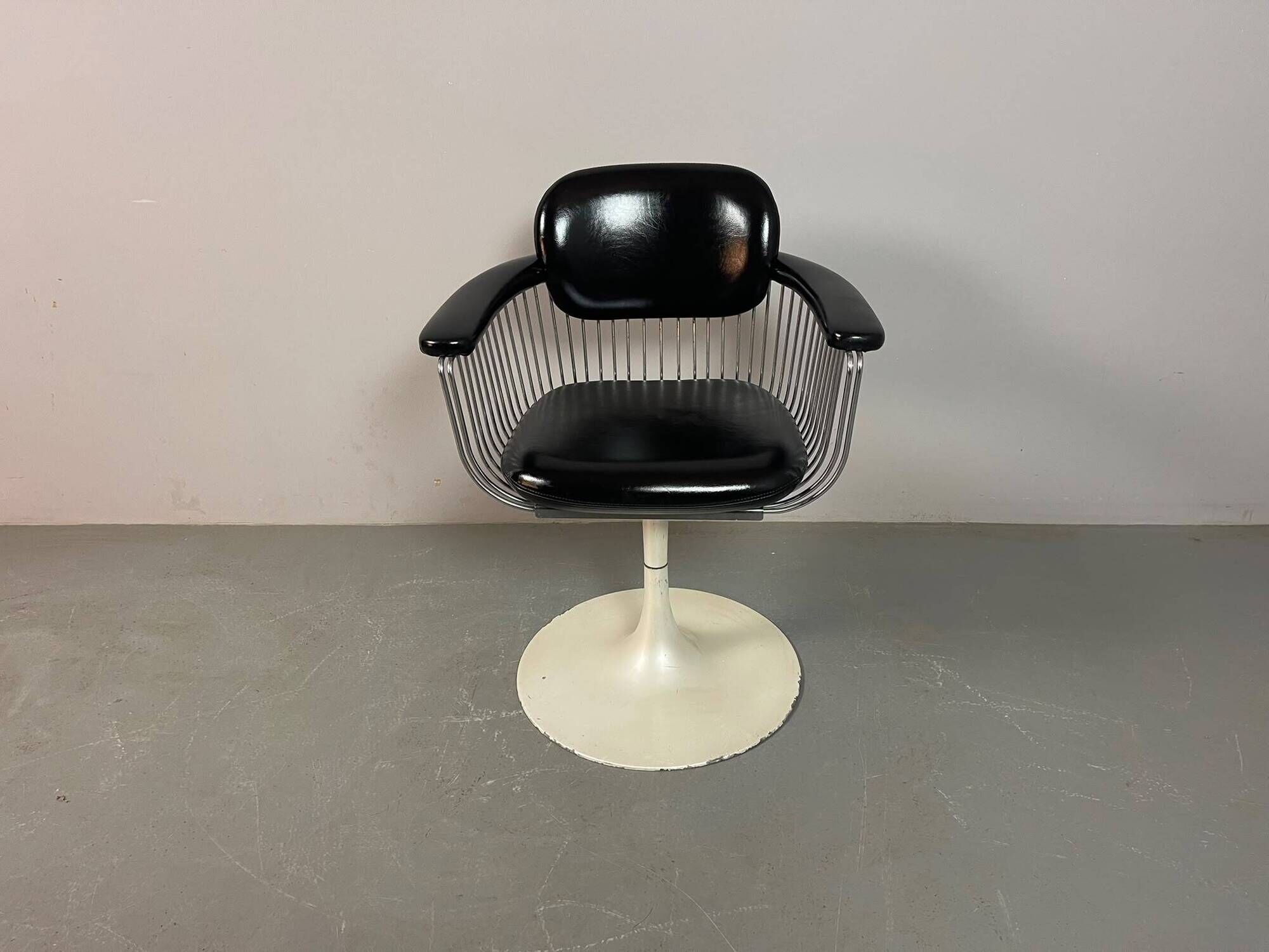 Single Mid-Century Belgian Swivel Armchair Attributed to Rudi Verelst