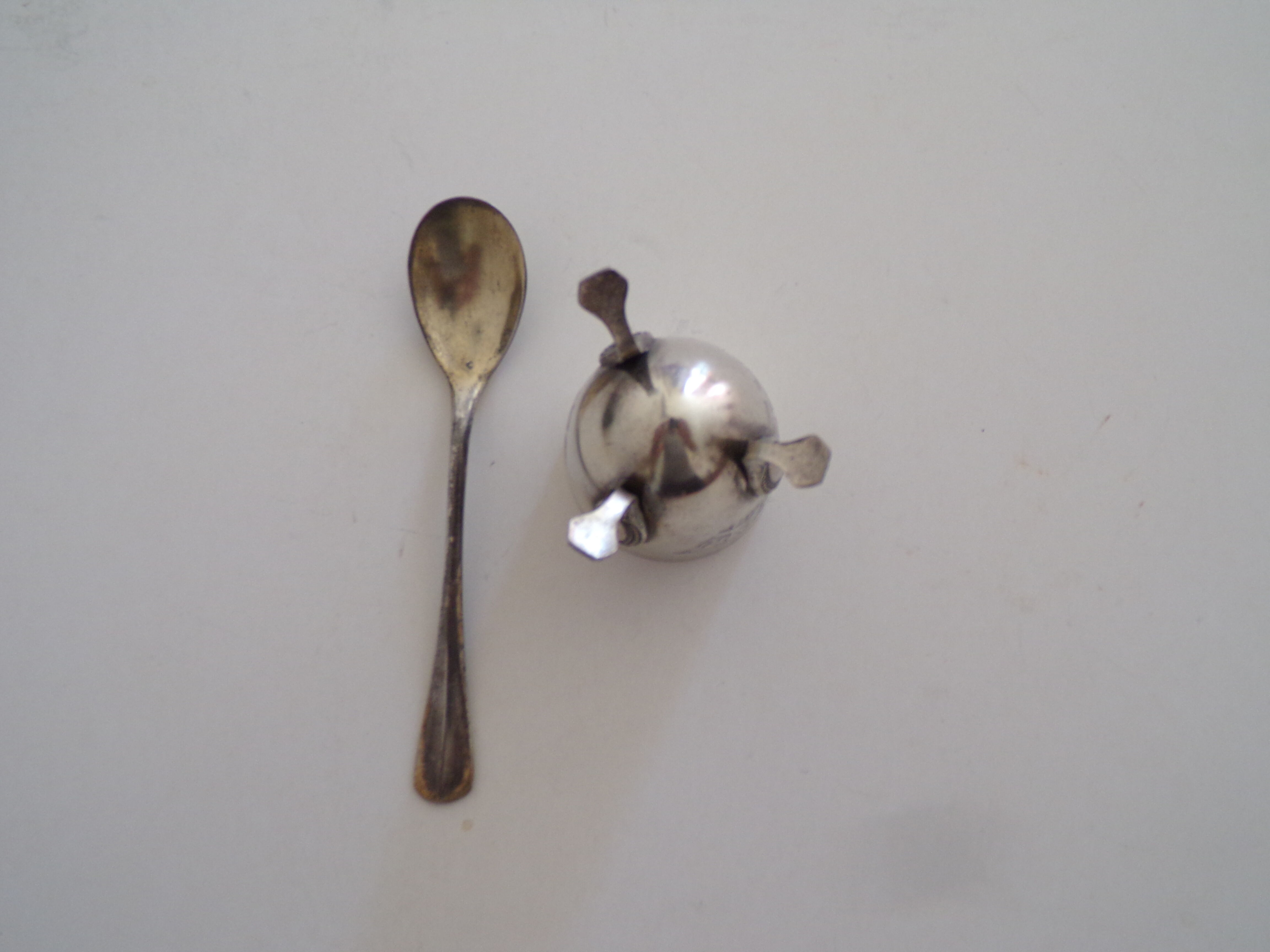 Egg cup to 3 feet