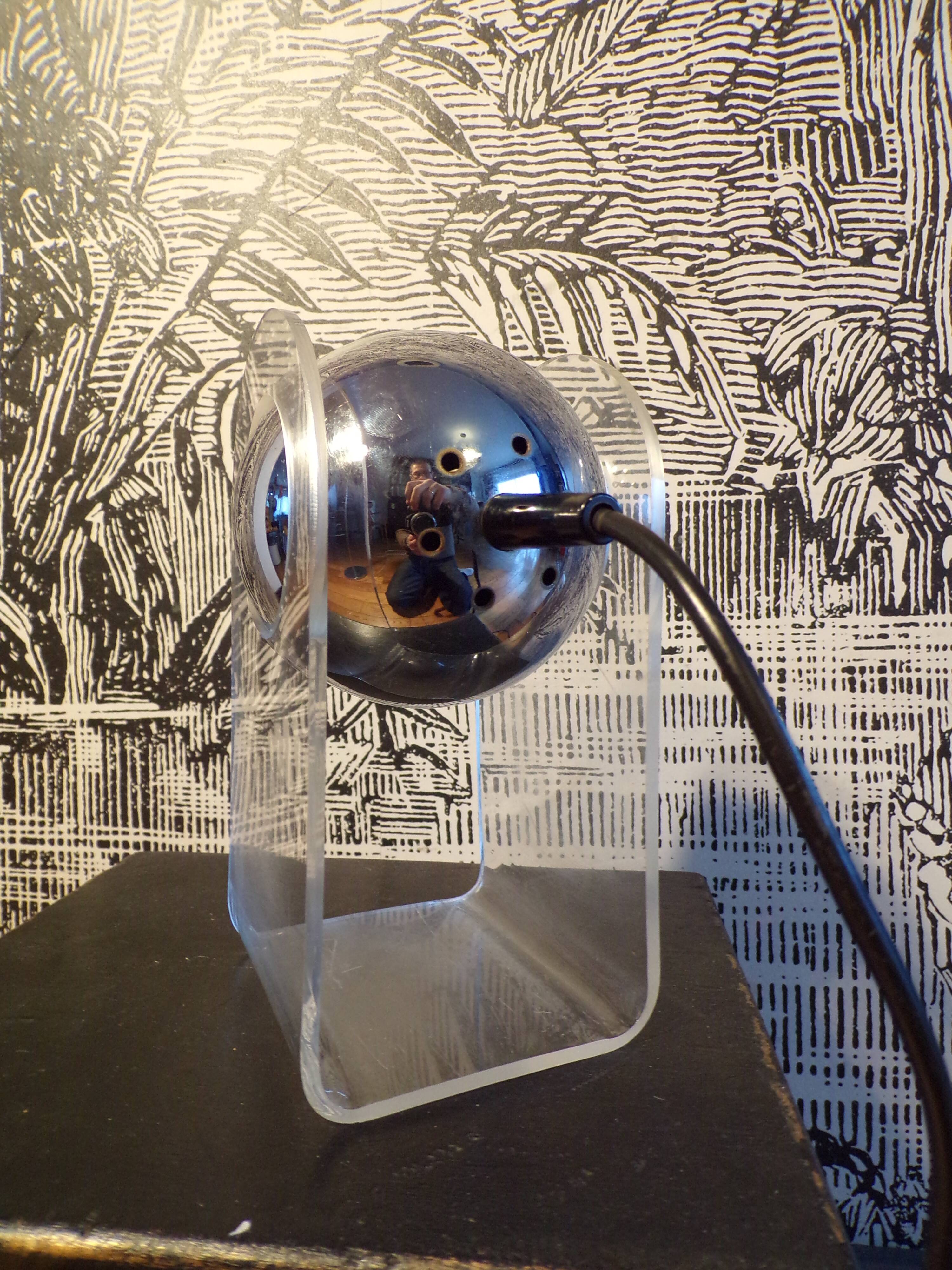 Eye-ball lamp style Gino Sarfatti