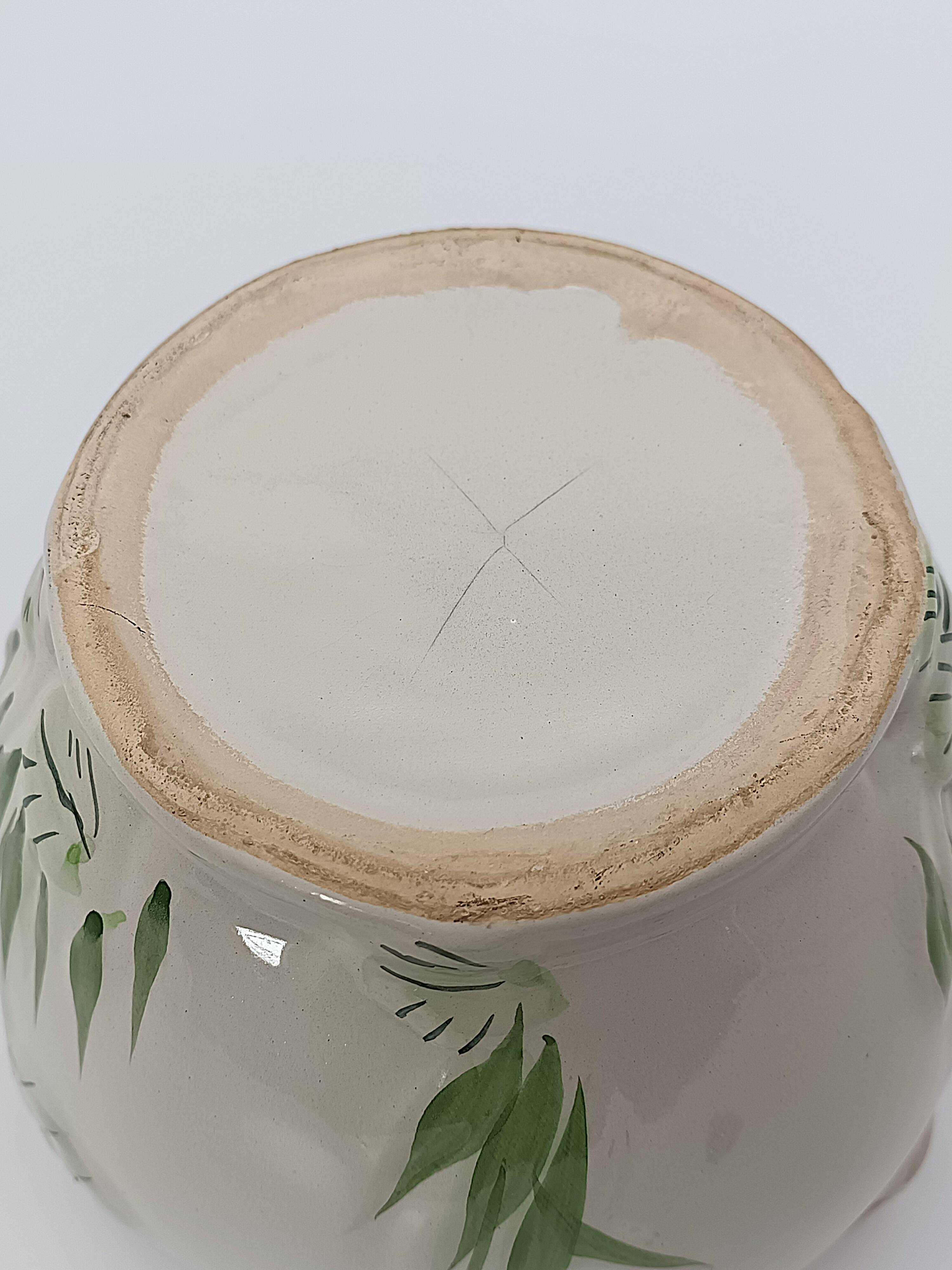 Vintage ceramic cache-pot with floral relief (Barbotine) – Ø 20 cm