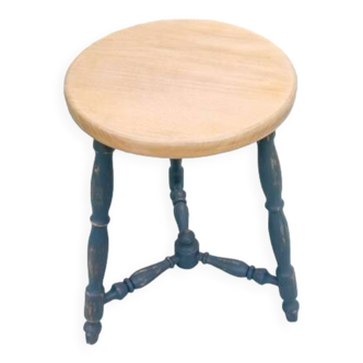 Tabouret tripode à entretoise