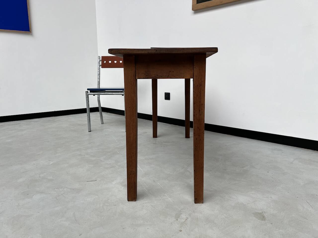 Small old console in solid oak, with spindle legs