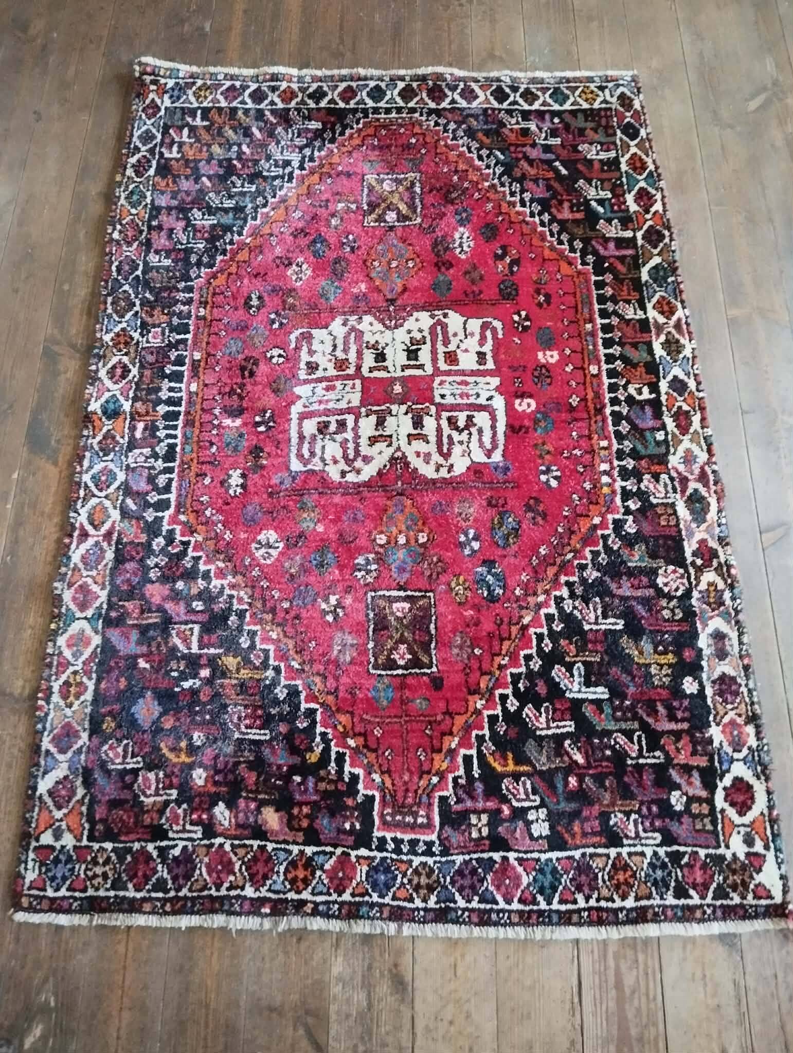 Handmade Persian Shiraz rug 168x111cm