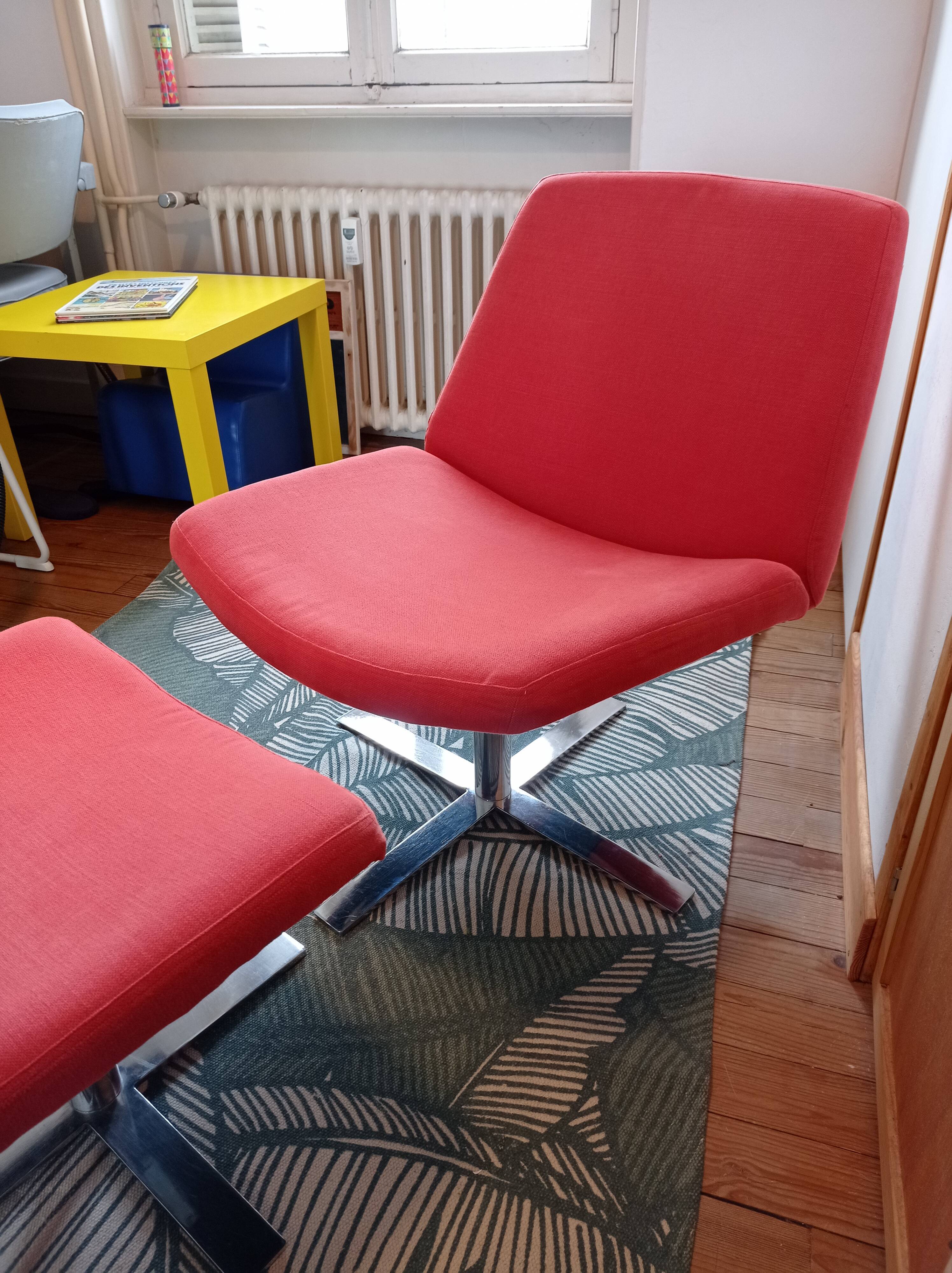 Fauteuil lounge pivotant et ottoman