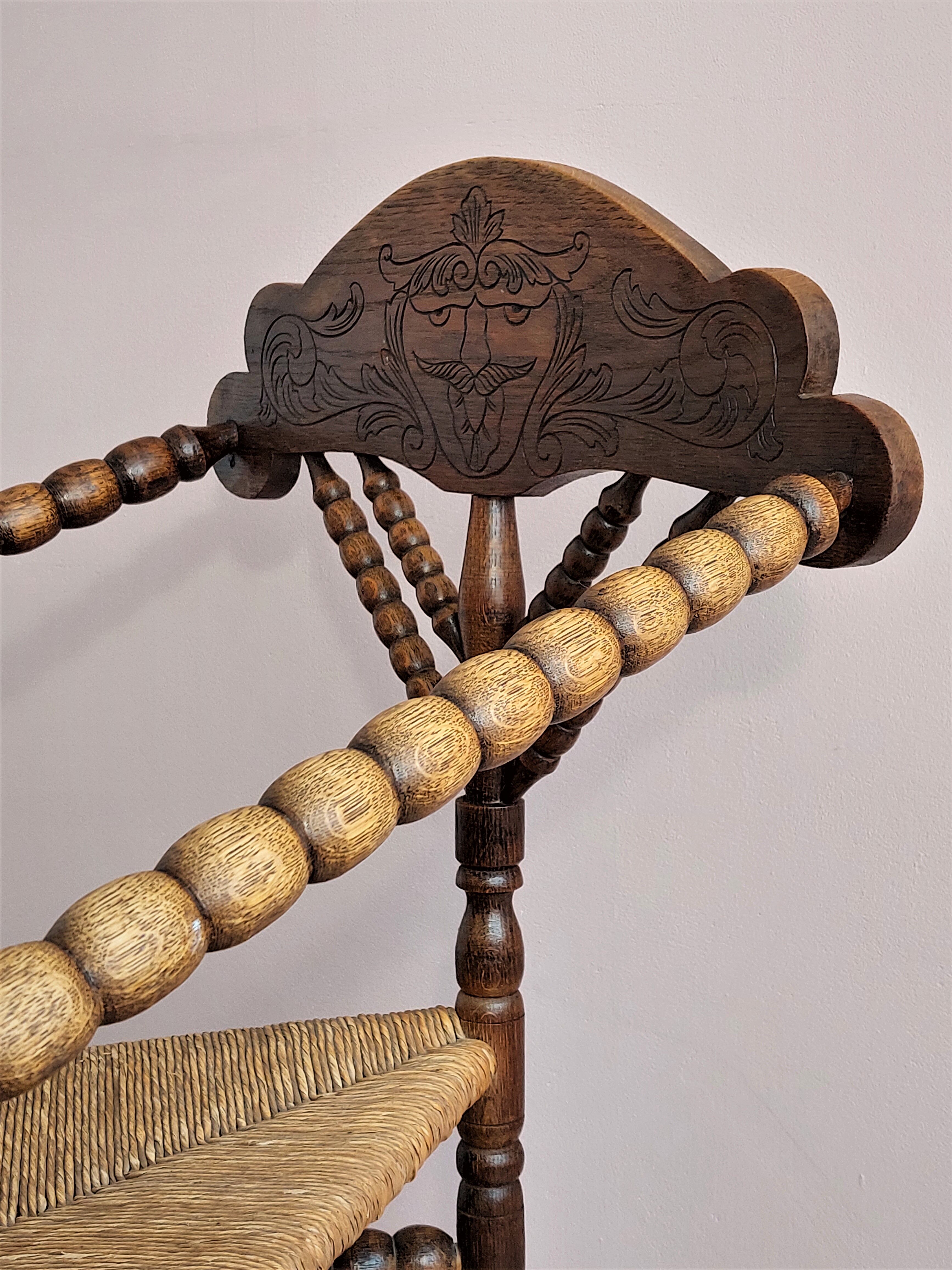 Chaise triangulaire hollandaise Bobbin Turners, années 1900.