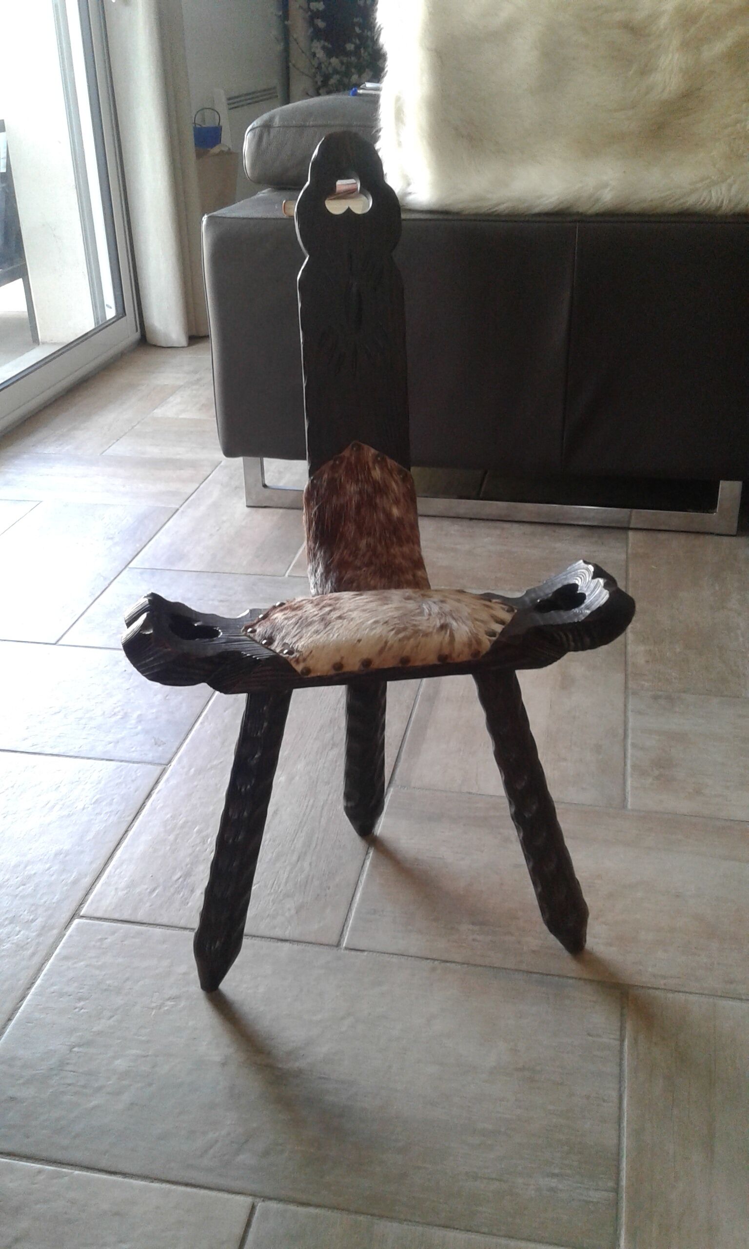 Chair / tripod stool wood and skin . Vintage 50/60